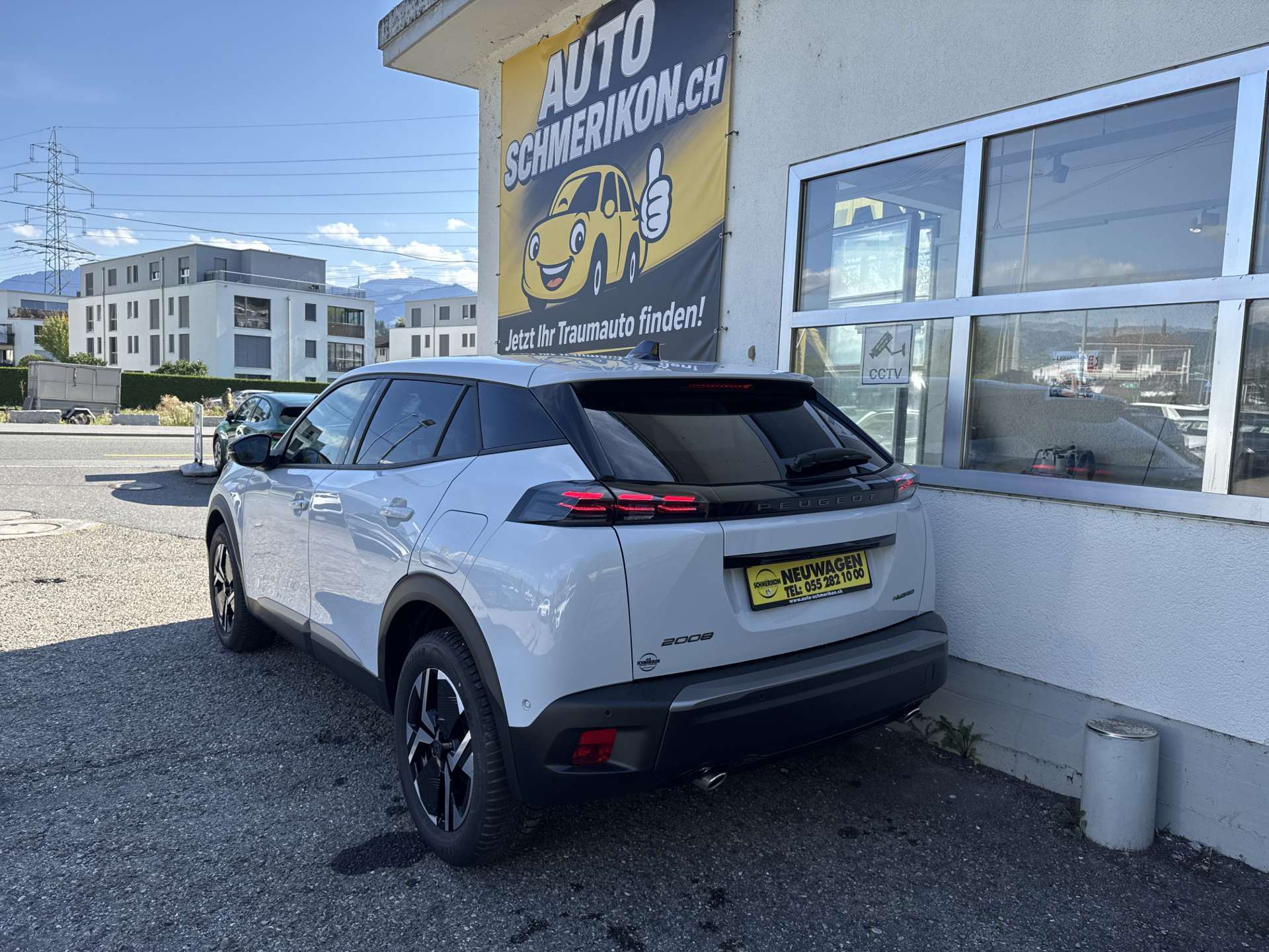 PEUGEOT 2008 1.2 145 MHEV Allure Automat-image-2