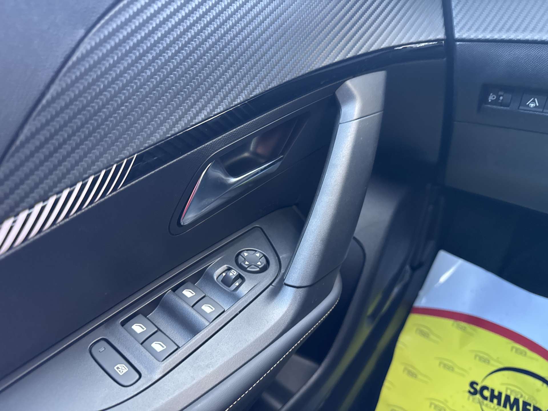 PEUGEOT 2008 1.2 145 MHEV Allure Automat-image-15