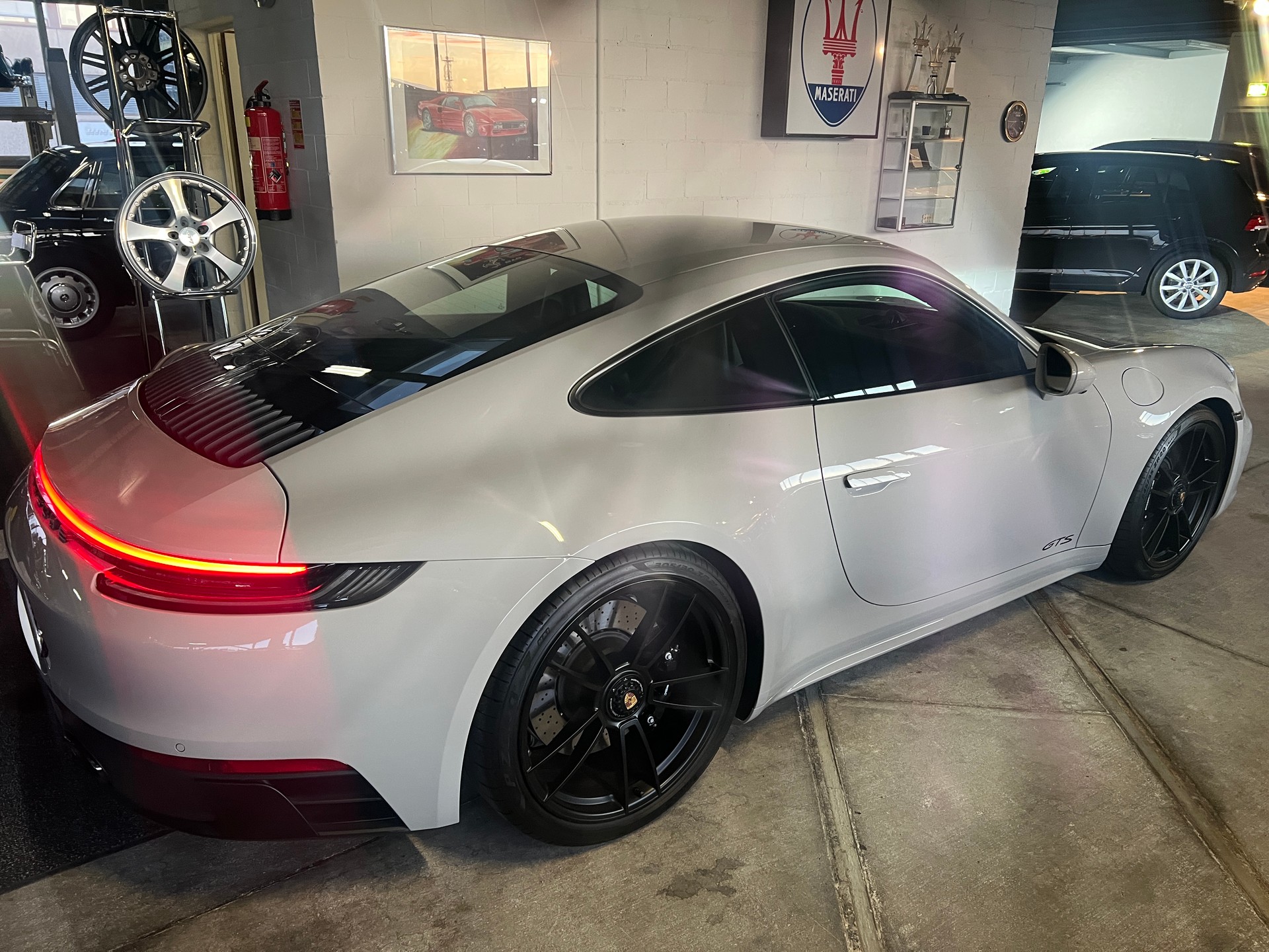PORSCHE 911 Carrera GTS PDK KREIDE wie NEU-image-6
