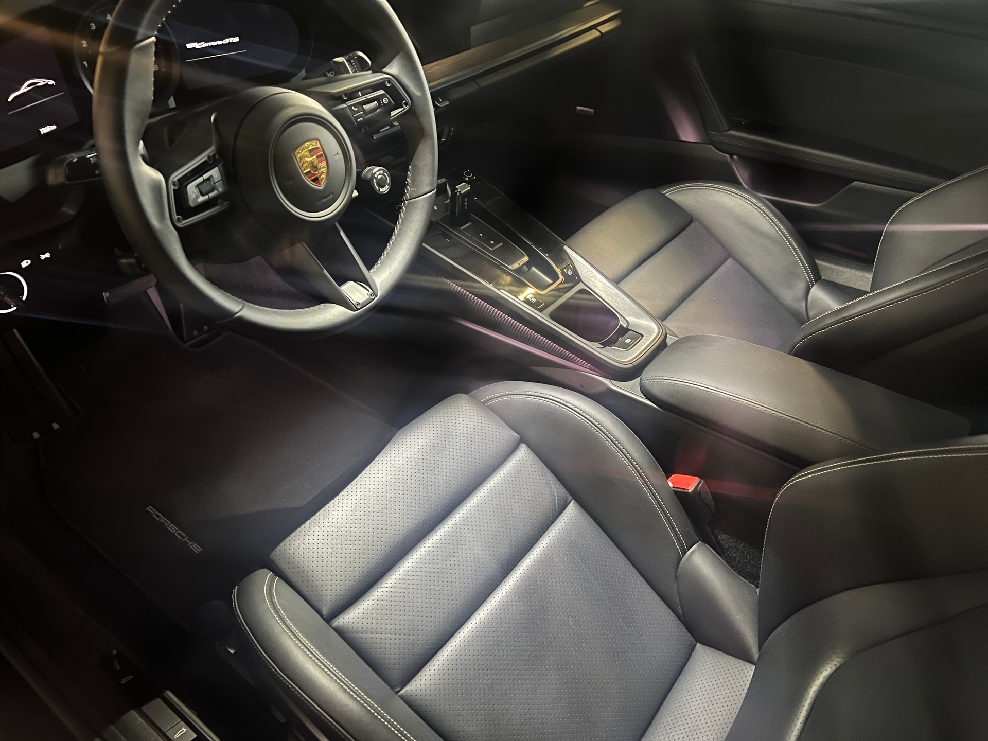 PORSCHE 911 Carrera GTS PDK KREIDE wie NEU-image-4