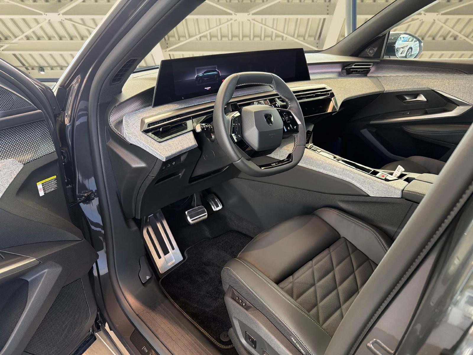 PEUGEOT 5008 long range e-GT Exclusive-image-12