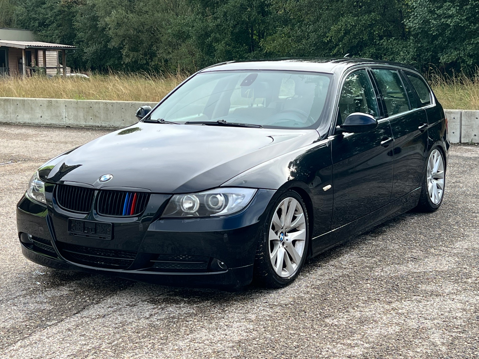 BMW 325d Touring-image-0