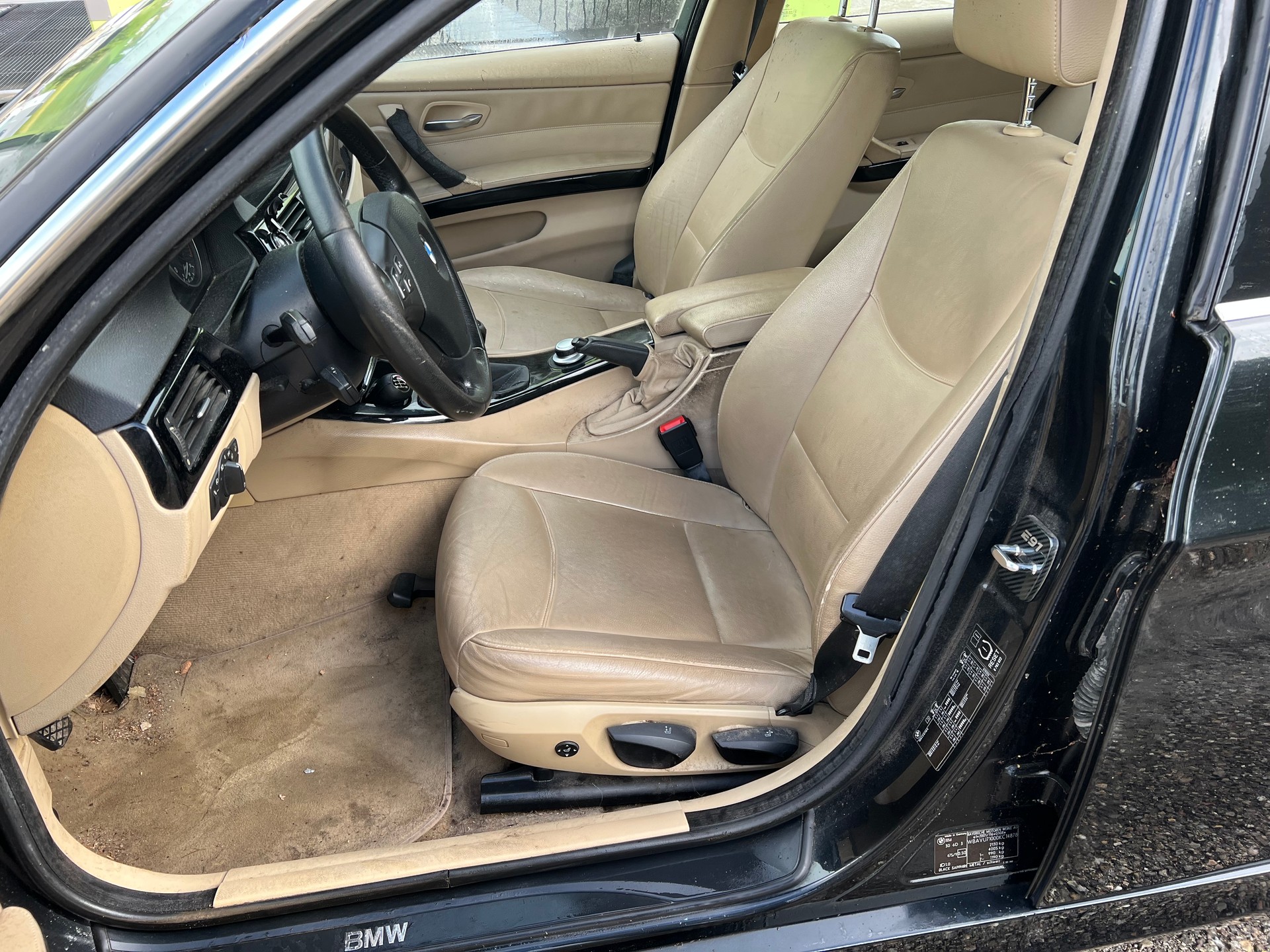 BMW 325d Touring-image-9
