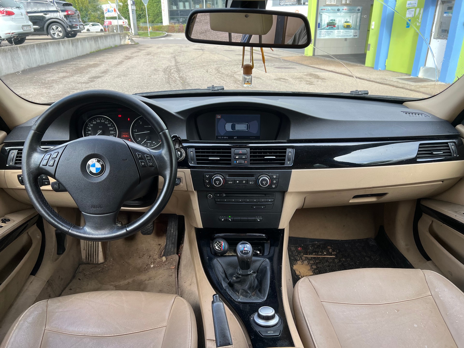 BMW 325d Touring-image-6