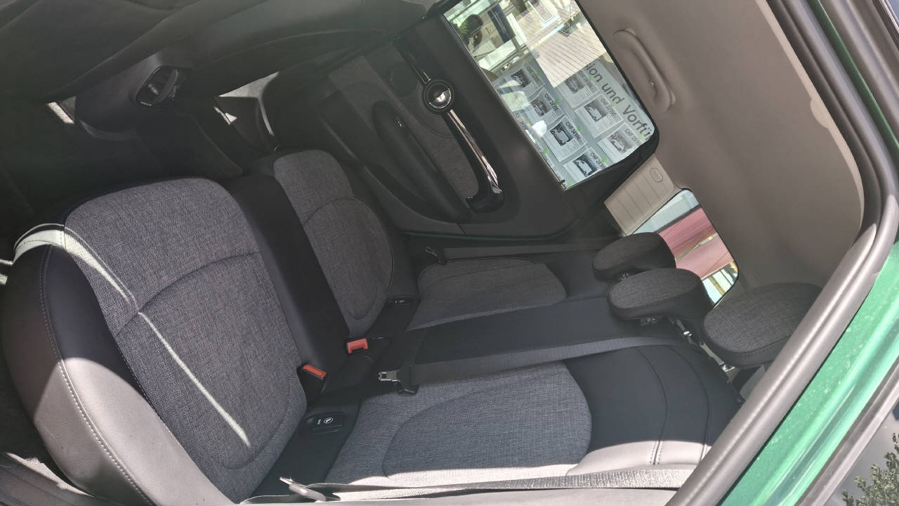 MINI Clubman Cooper S F54-image-7