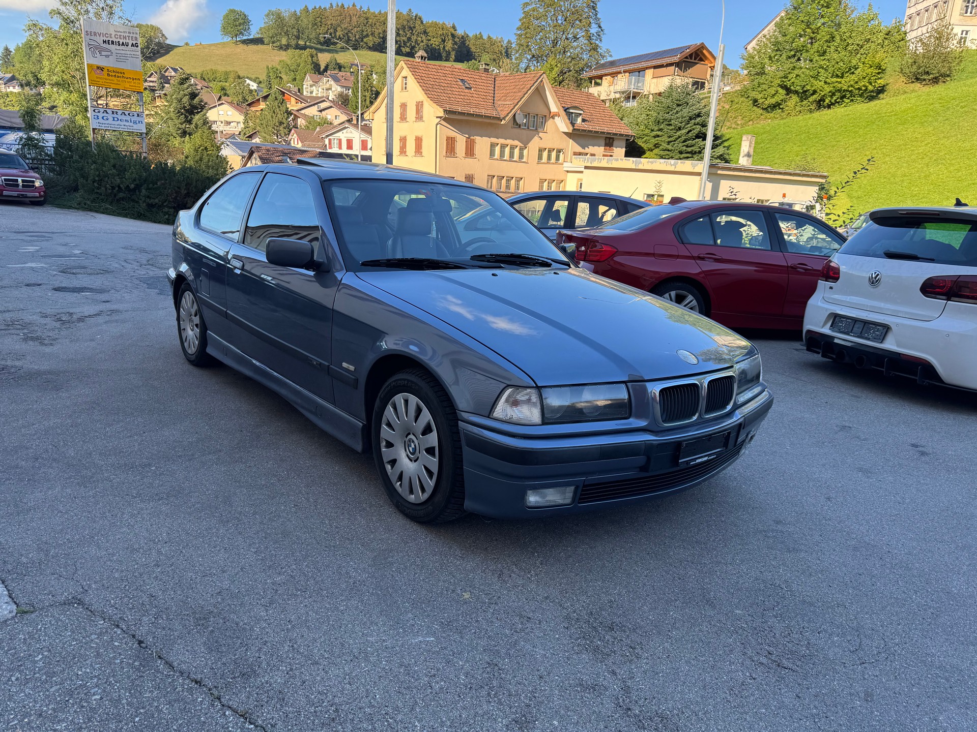 BMW 323ti Compact Sport-image-1