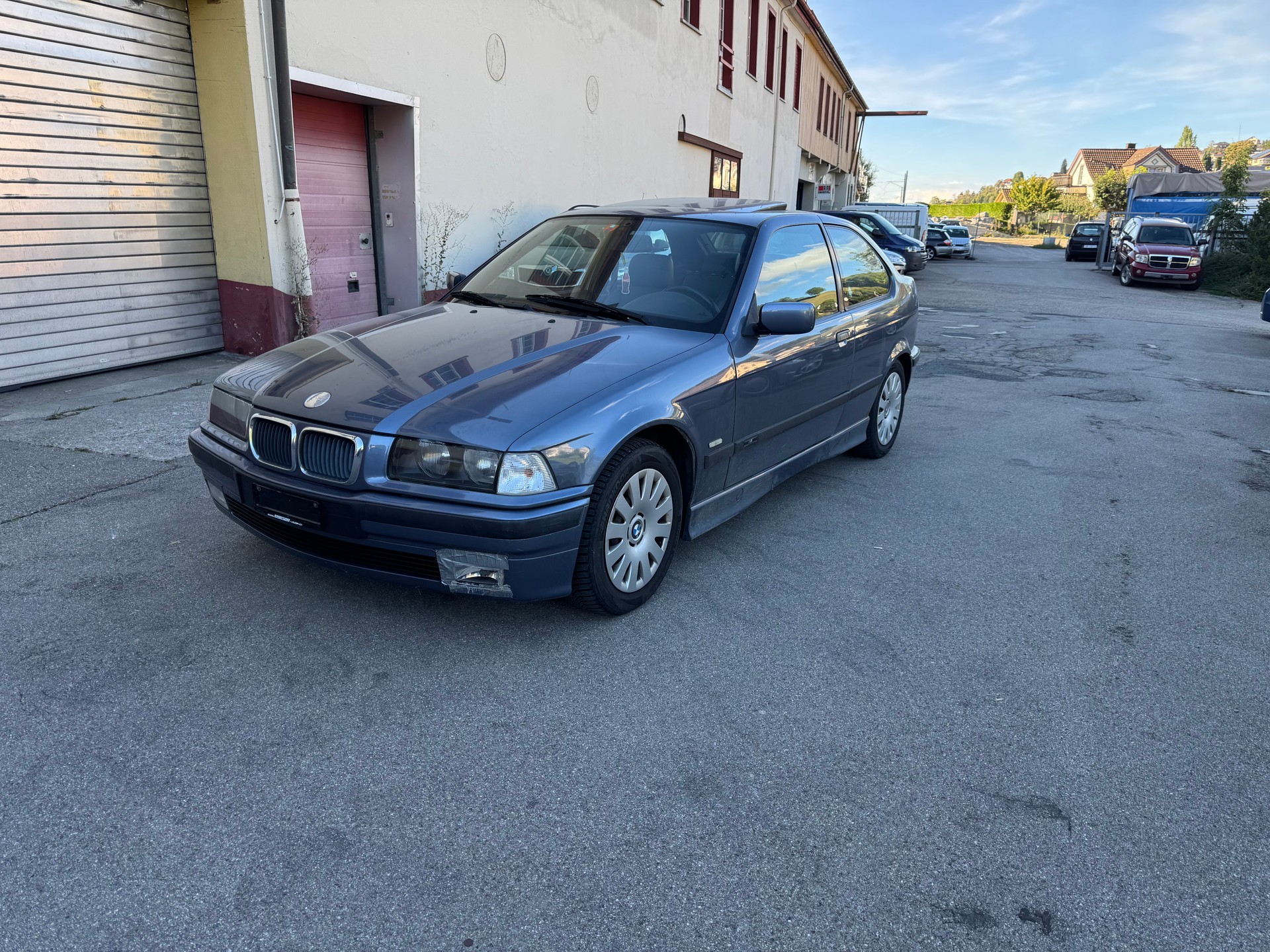 BMW 323ti Compact Sport-image-0