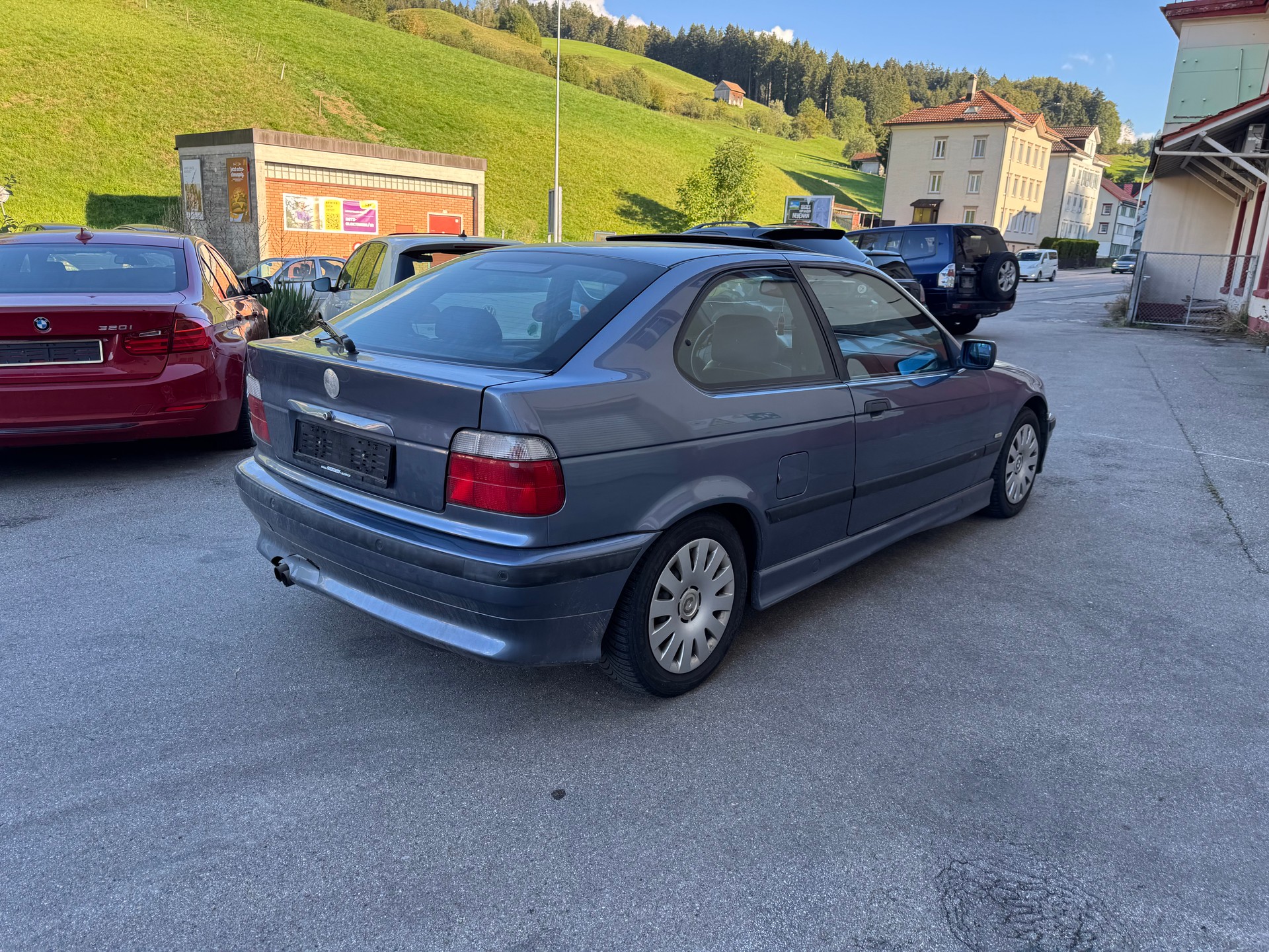 BMW 323ti Compact Sport-image-3