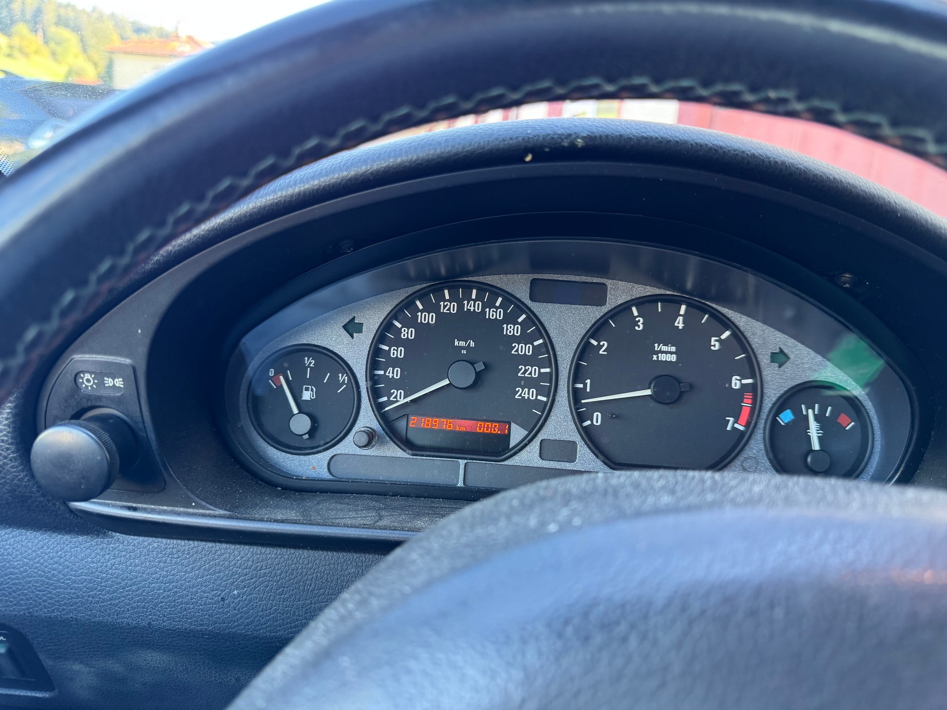 BMW 323ti Compact Sport-image-11