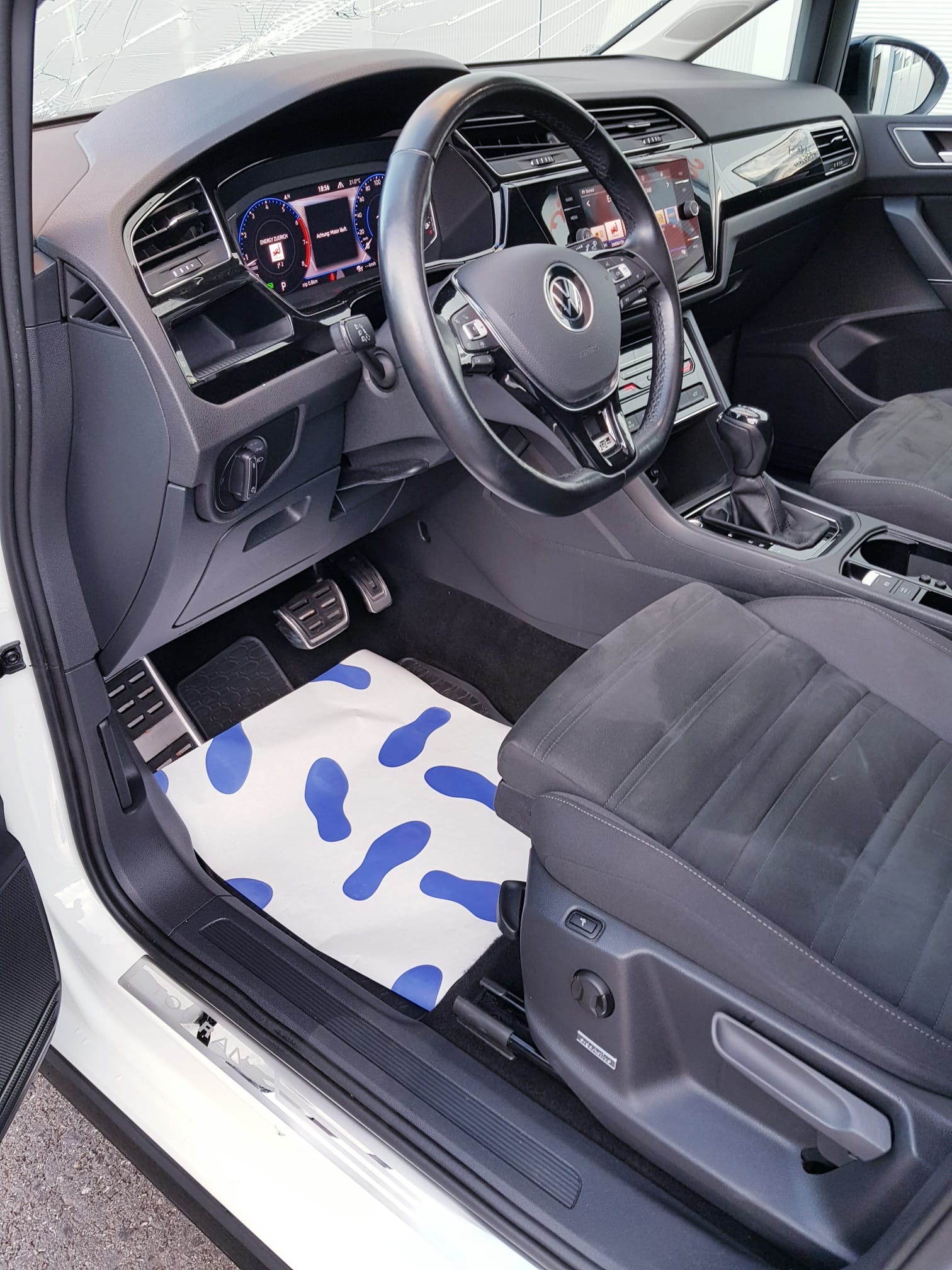 VW Touran 1.5 TSI Highline DSG 7 Sitze-image-10