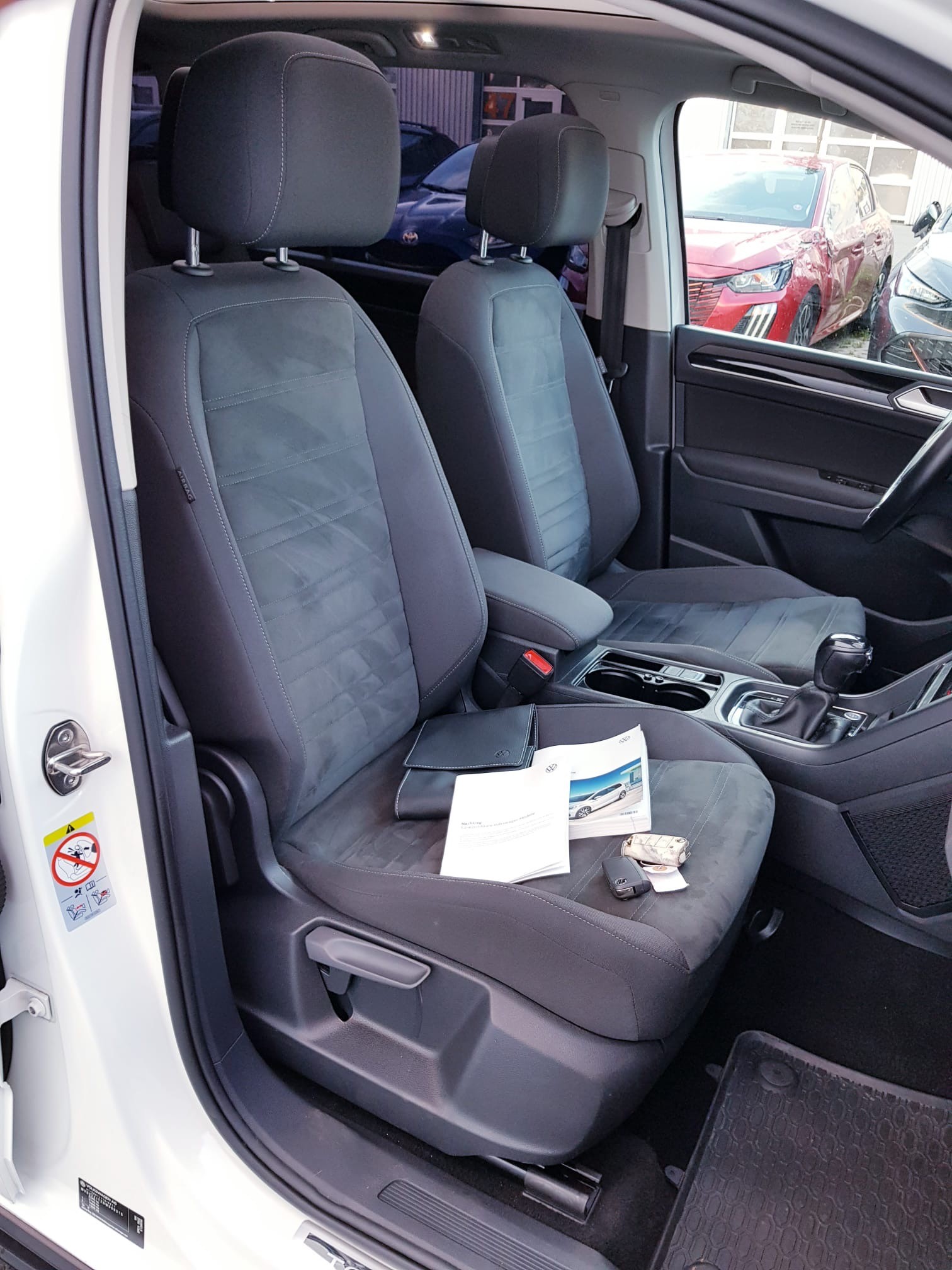 VW Touran 1.5 TSI Highline DSG 7 Sitze-image-14