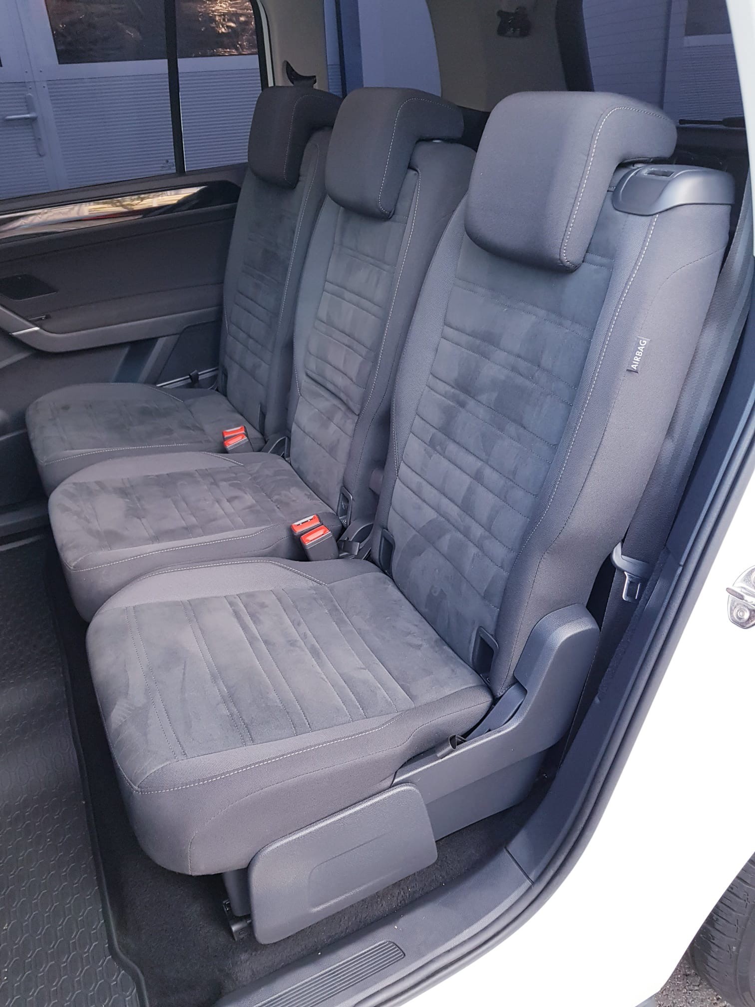 VW Touran 1.5 TSI Highline DSG 7 Sitze-image-11