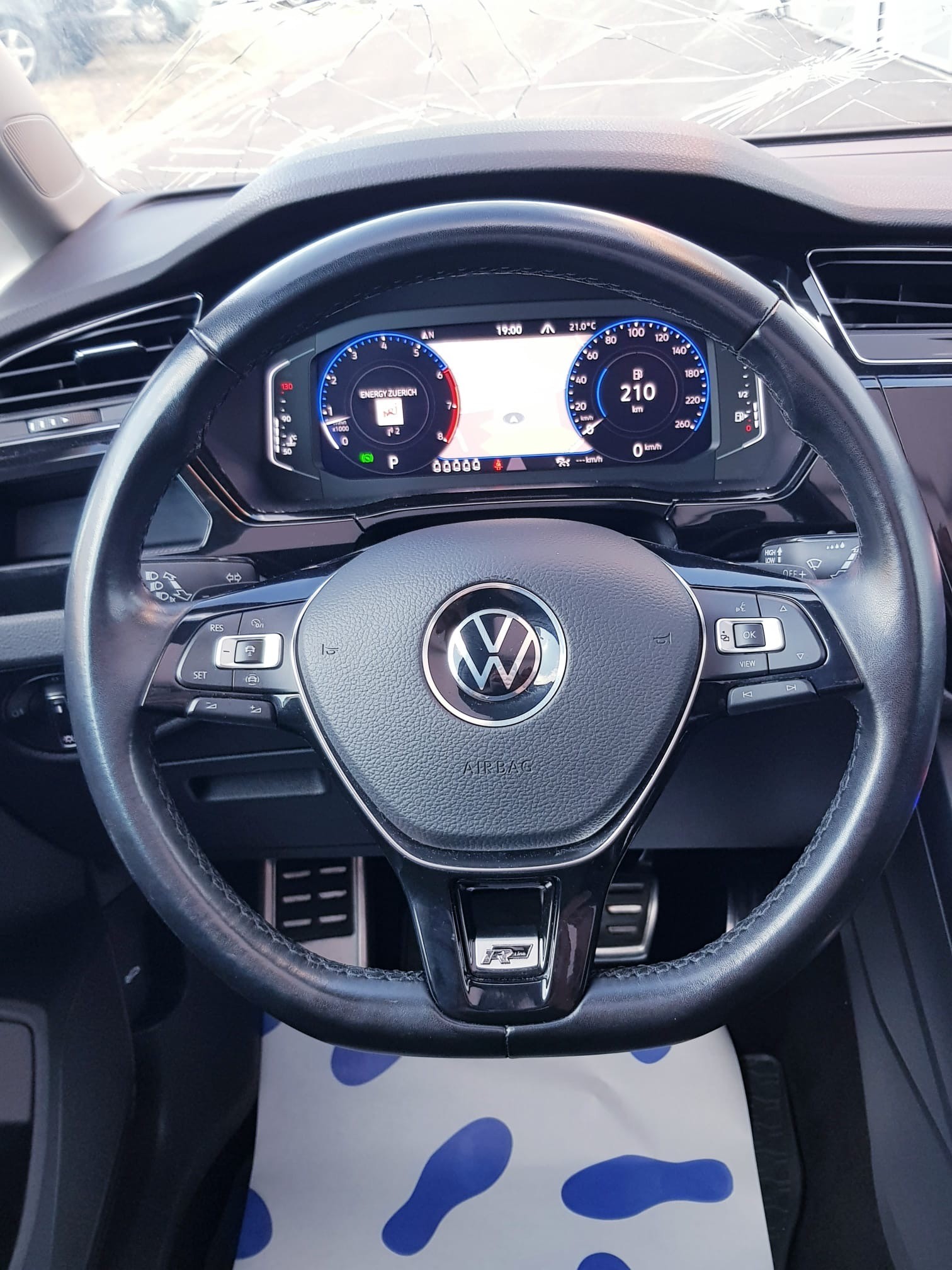 VW Touran 1.5 TSI Highline DSG 7 Sitze-image-13