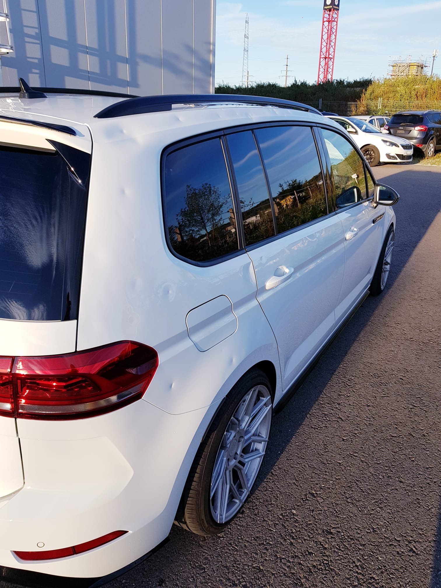 VW Touran 1.5 TSI Highline DSG 7 Sitze-image-6