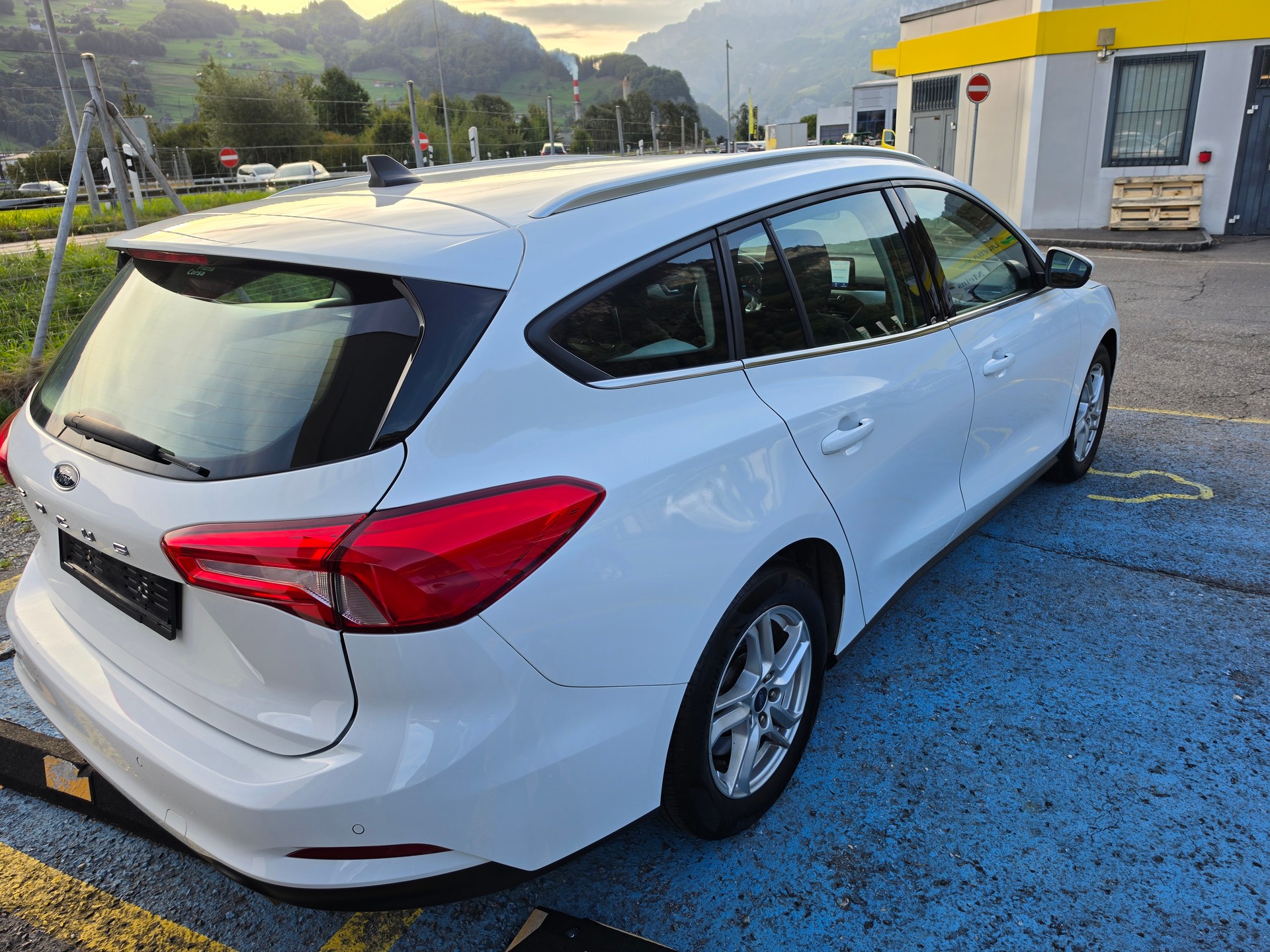 FORD Focus 1.5 TDCi Vignale-image-2