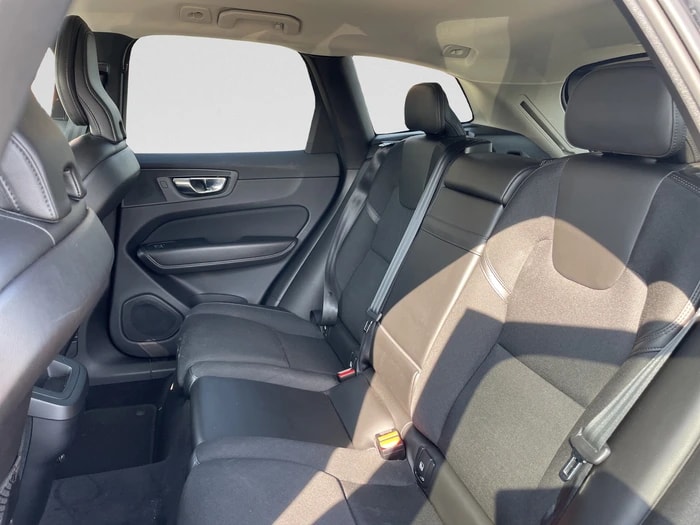 VOLVO XC60 B4 Diesel Mild Hybrid AWD Momentum Geartronic-image-11
