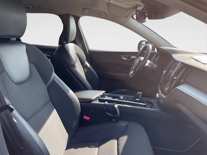 VOLVO XC60 B4 Diesel Mild Hybrid AWD Momentum Geartronic-image-10