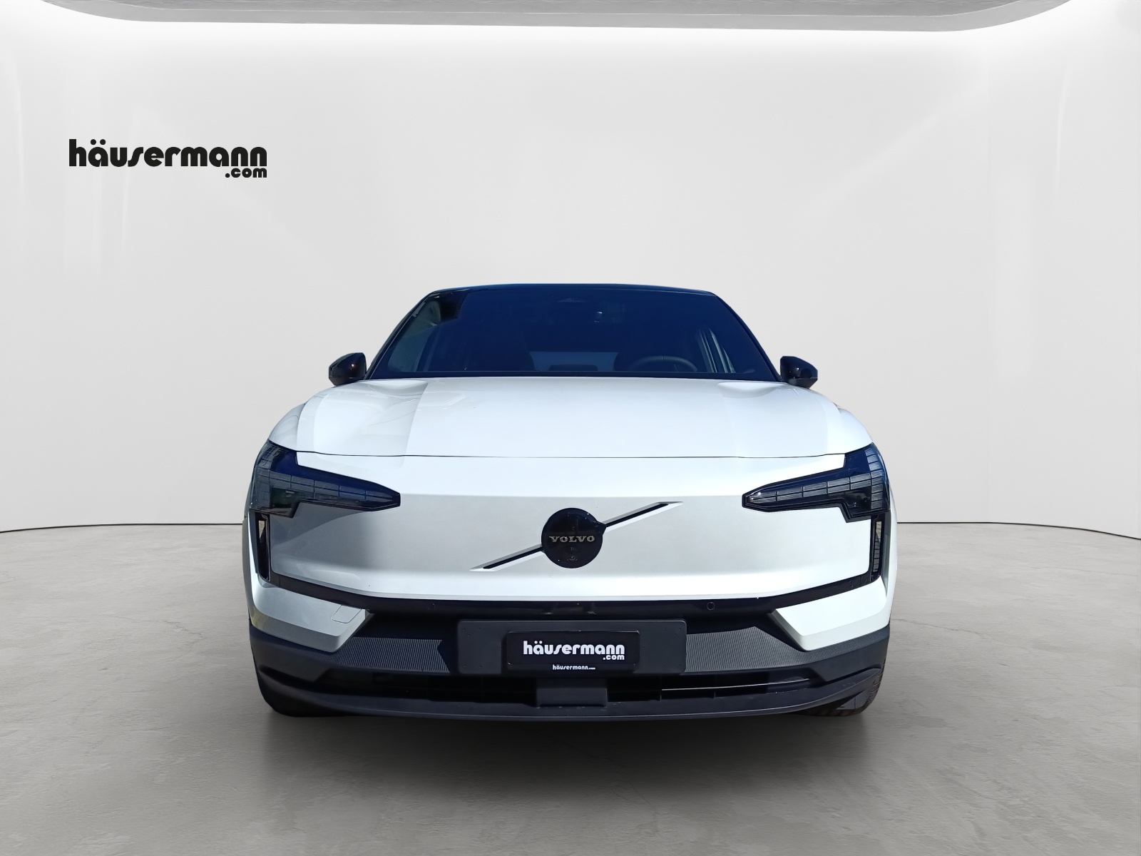 VOLVO EX30 E60 Twin Ultra Performance Xcentric Black Edition-image-1