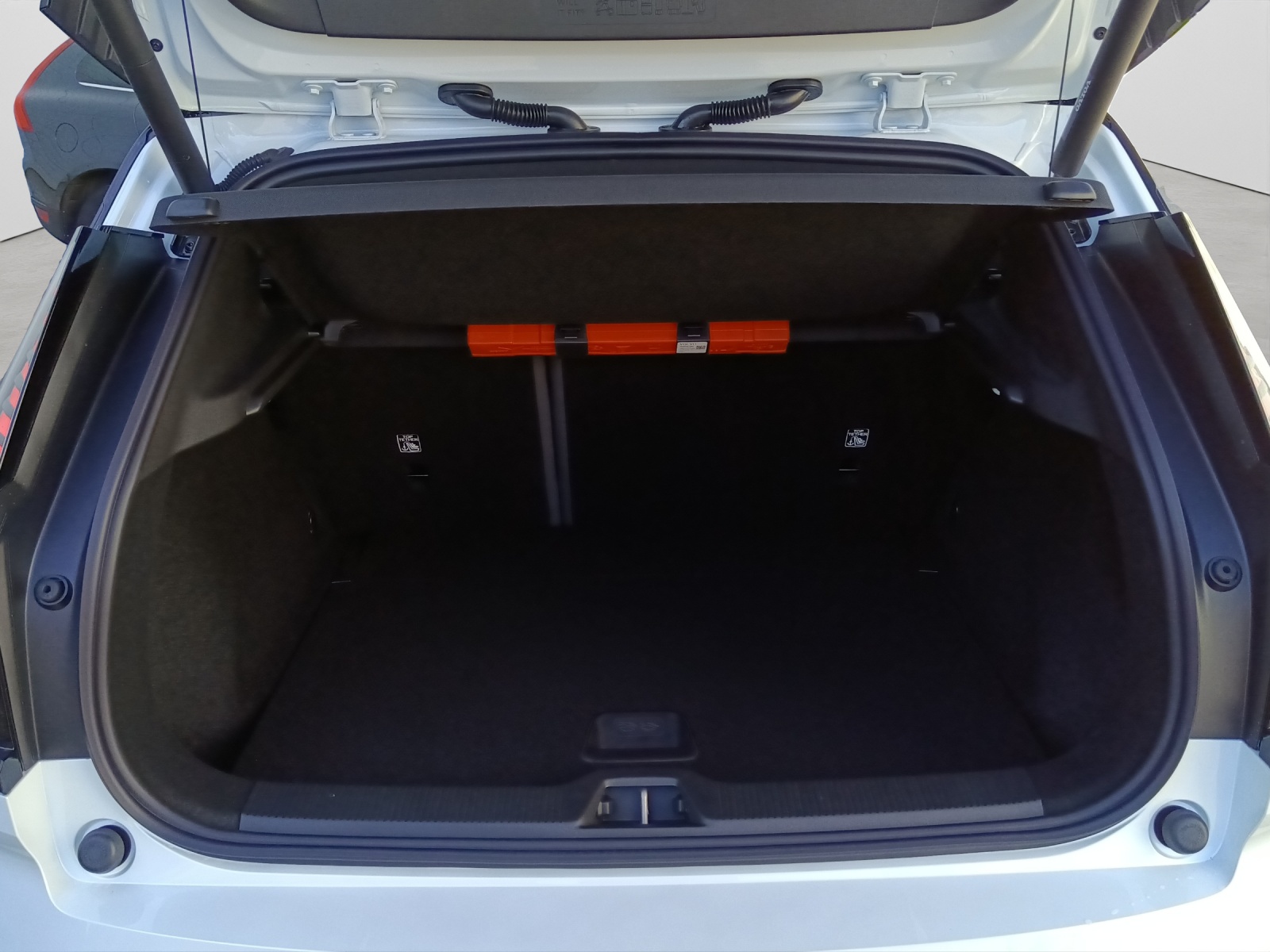 VOLVO EX30 E60 Twin Ultra Performance Xcentric Black Edition-image-14
