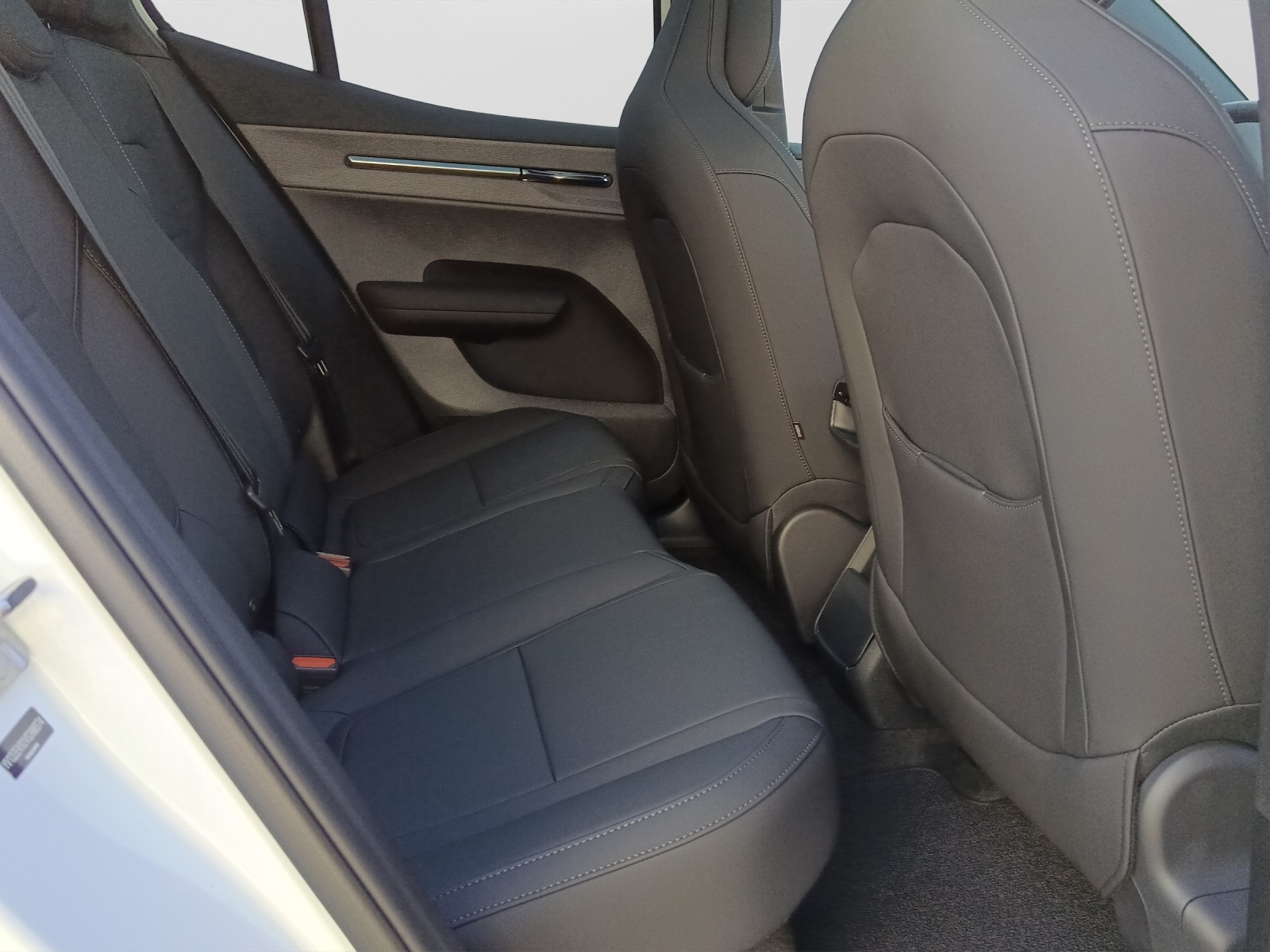 VOLVO EX30 E60 Twin Ultra Performance Xcentric Black Edition-image-5