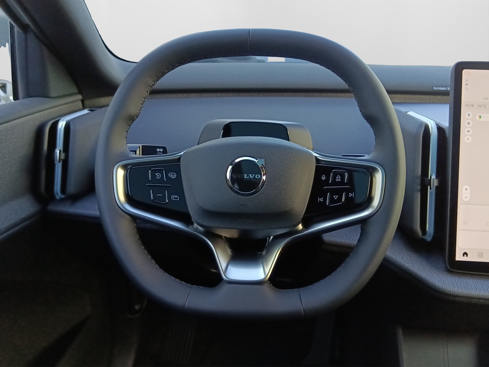 VOLVO EX30 E60 Twin Ultra Performance Xcentric Black Edition-image-7