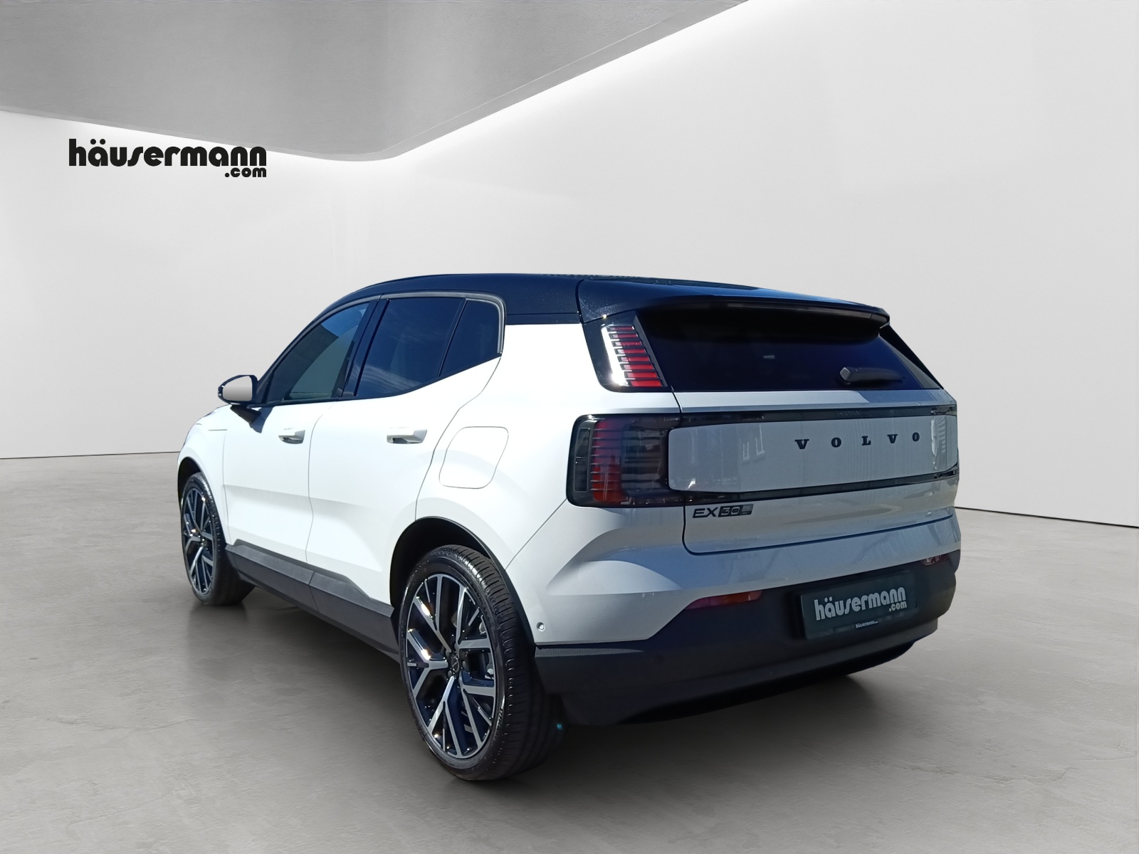 VOLVO EX30 E60 Twin Ultra Performance Xcentric Black Edition-image-3