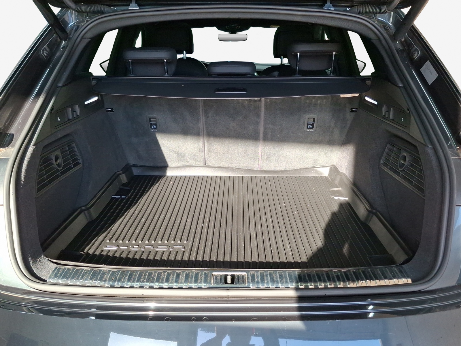 AUDI e-tron 55 Advanced quattro-image-13