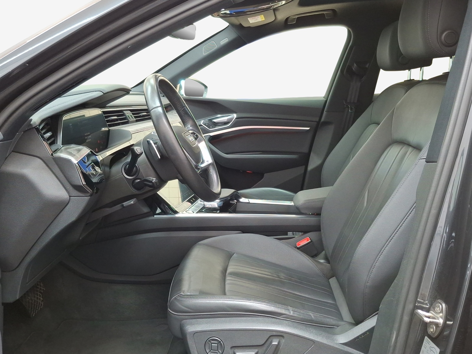 AUDI e-tron 55 Advanced quattro-image-8