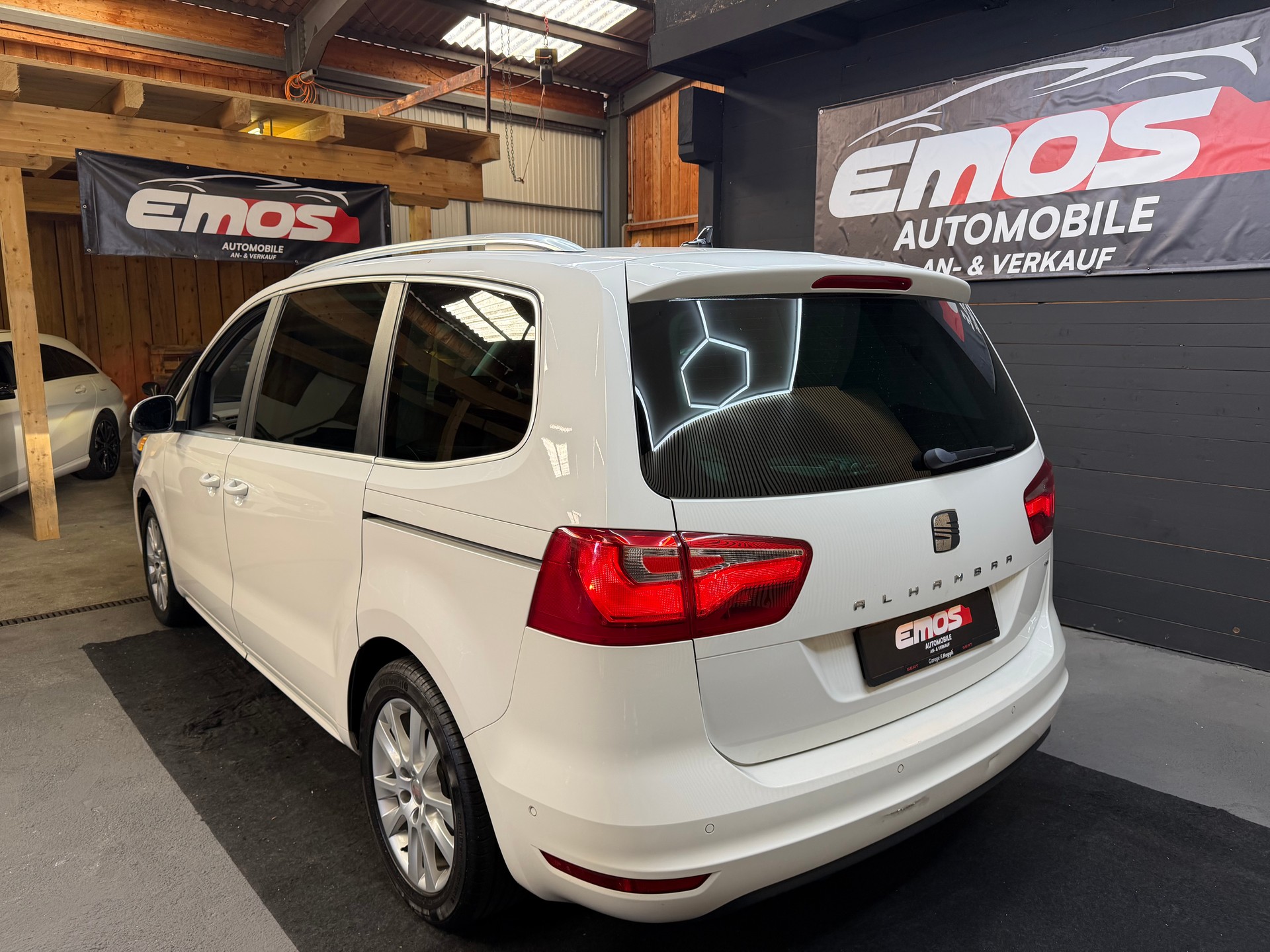SEAT Alhambra 2.0 TDI Style DSG ** 7 Pätzer **-image-5