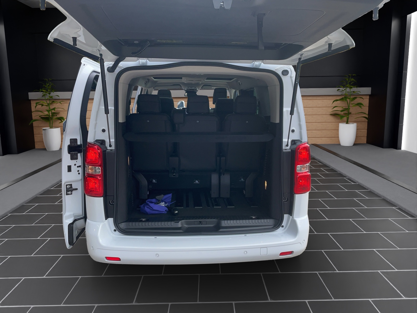 PEUGEOT Traveller NEW Business VIP Stand.-image-8