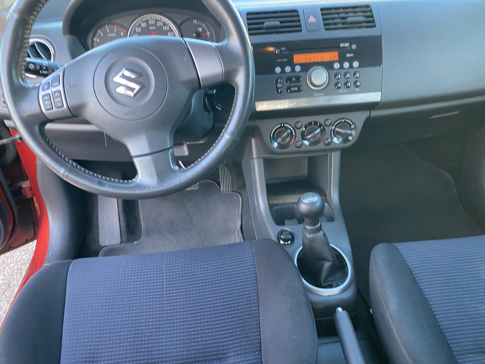 SUZUKI Swift 1.3i 16V GL Top 4x4-image-5