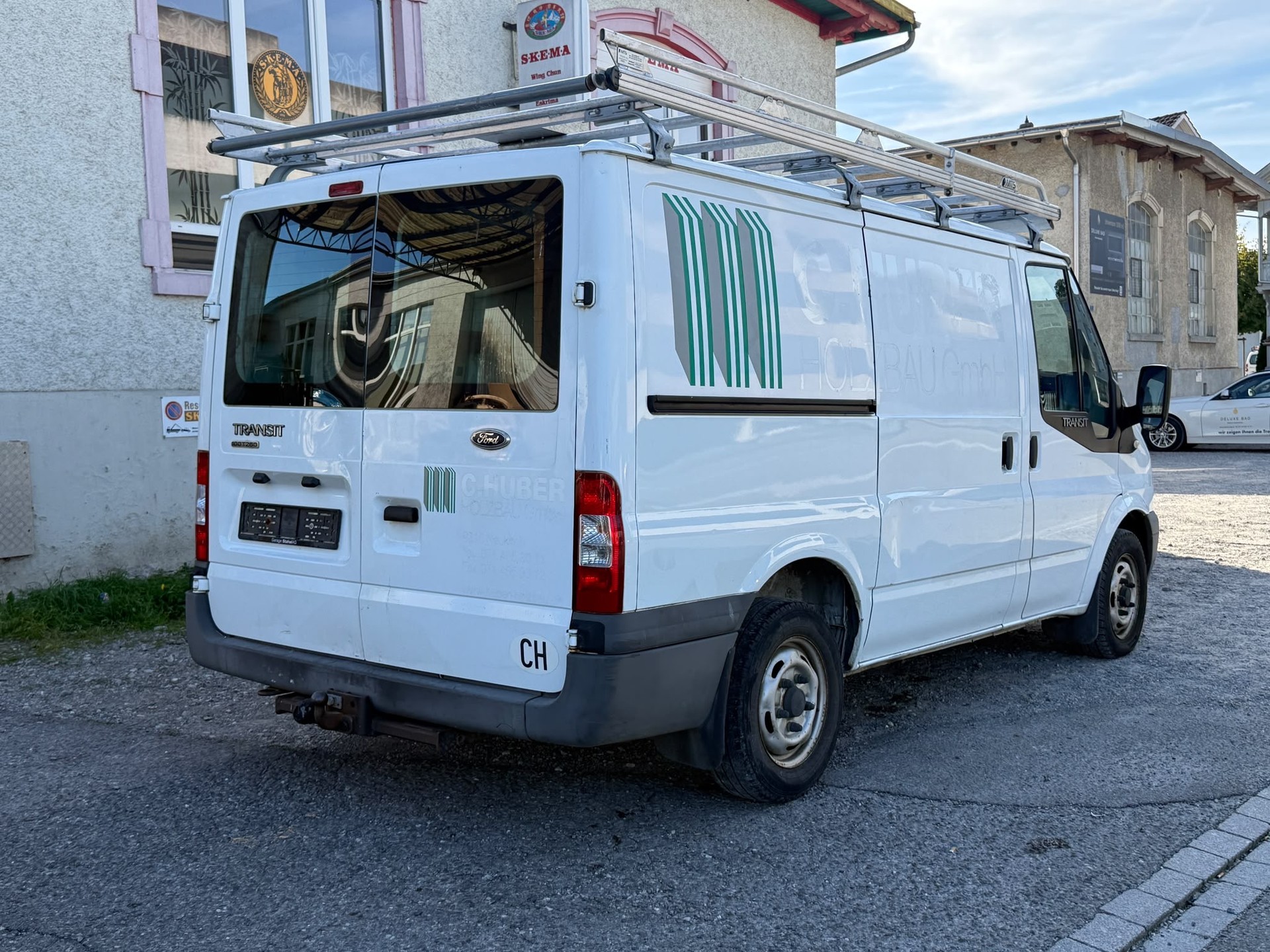 FORD Transit Van 260S Level 2-image-2