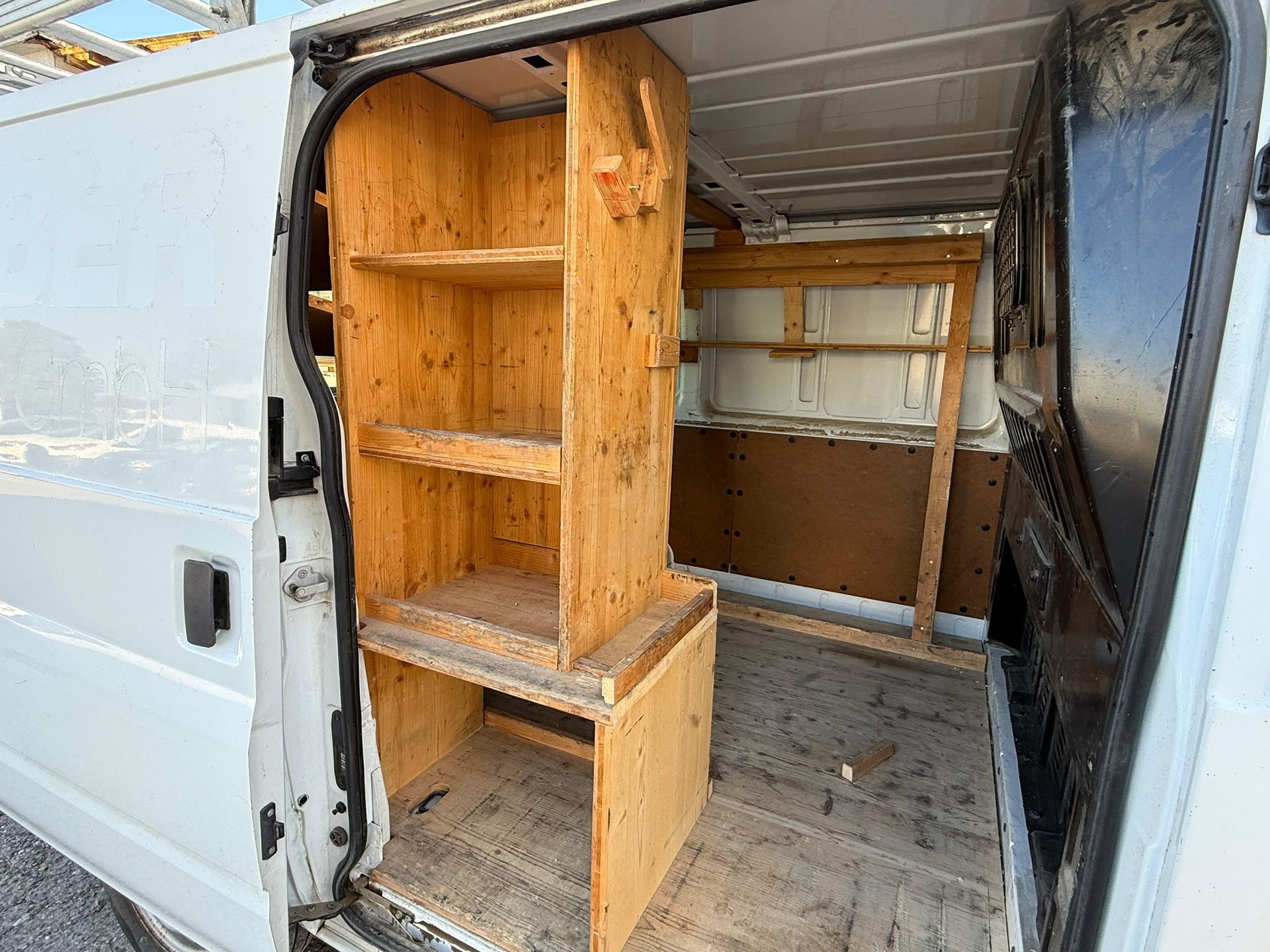 FORD Transit Van 260S Level 2-image-8
