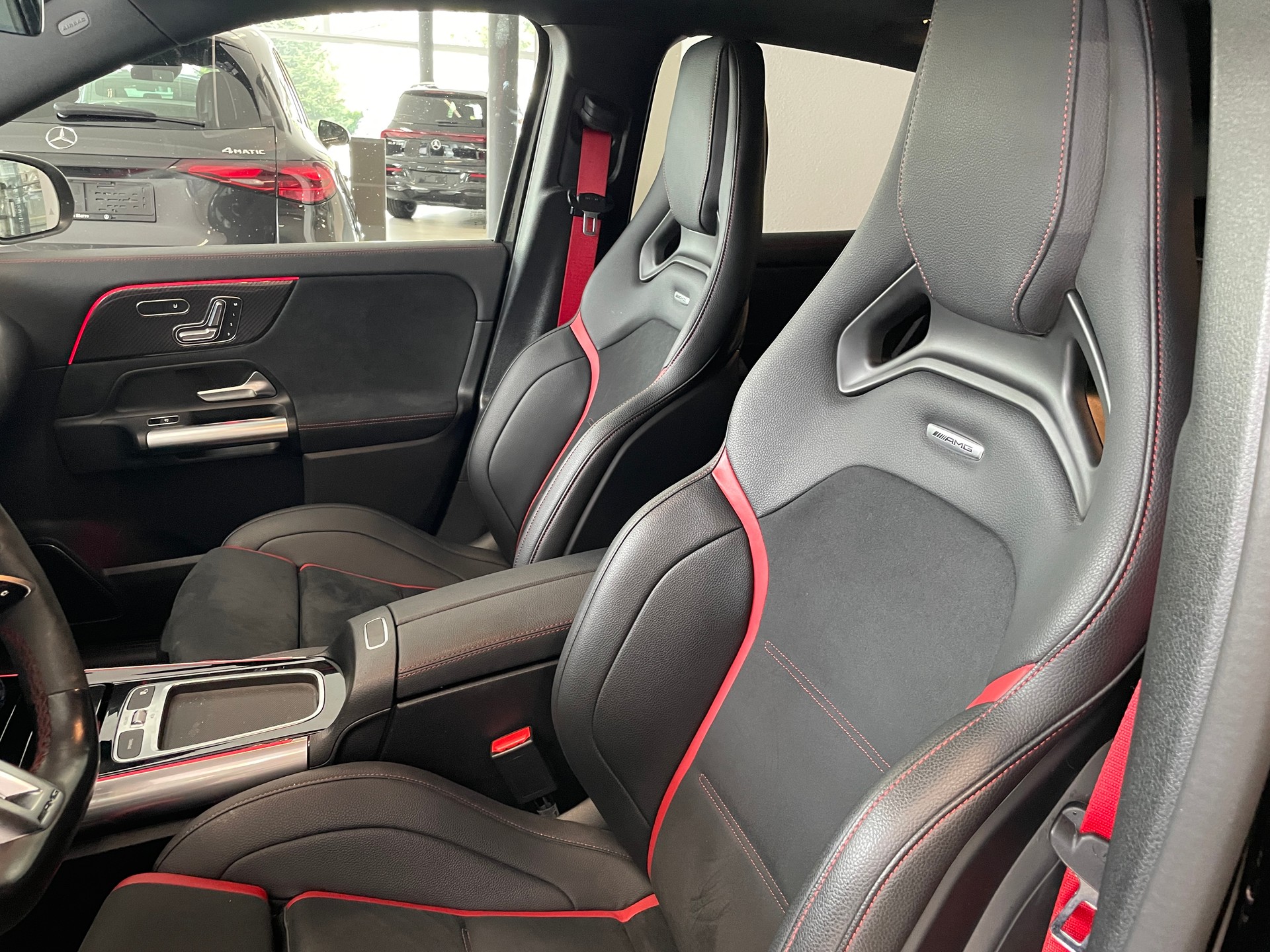 MERCEDES-BENZ GLA AMG 45 S 4Matic+ 8G-DCT-image-11