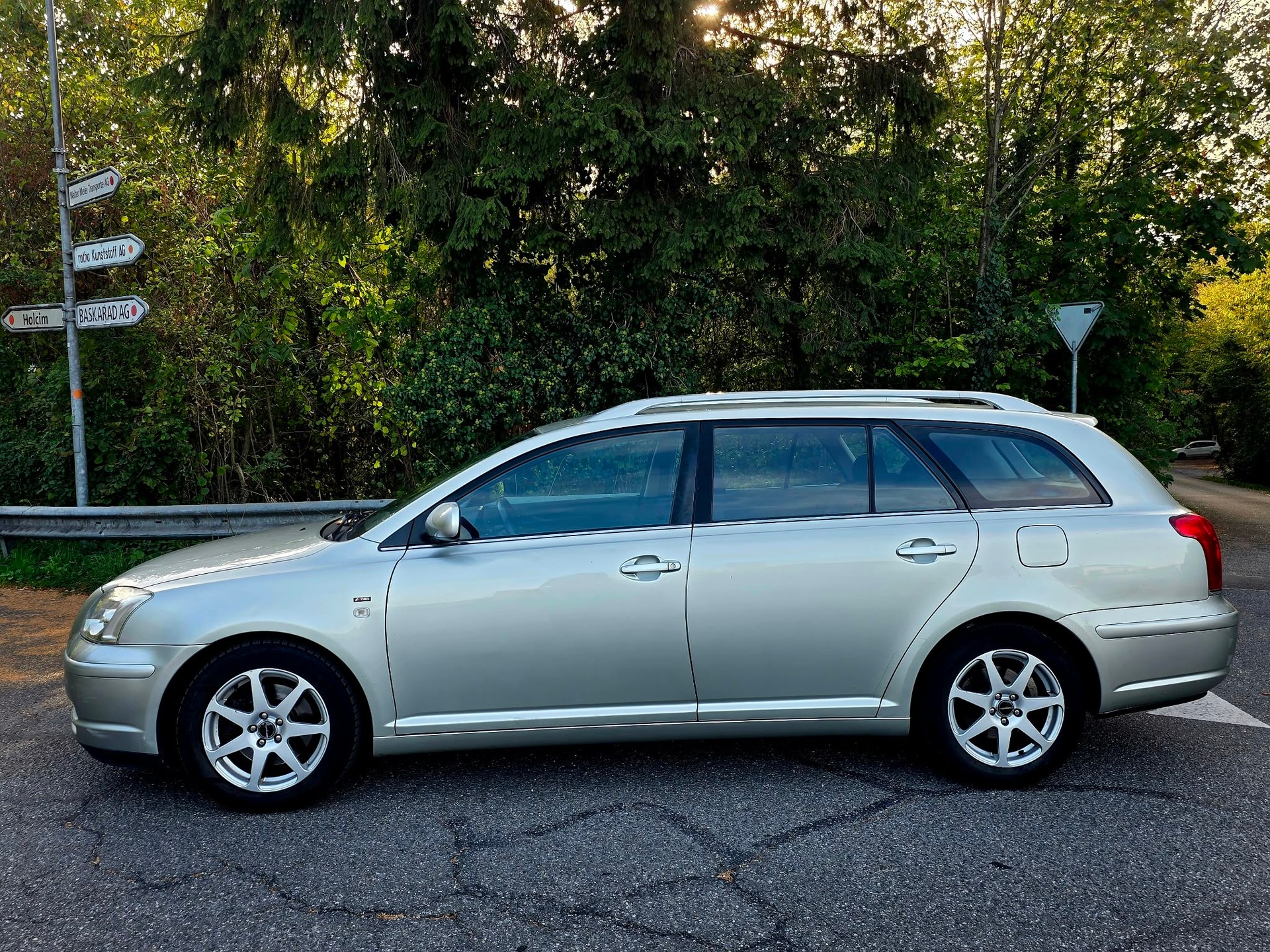 TOYOTA Avensis 2.0 VVT-i Sportswagon Automat-image-2