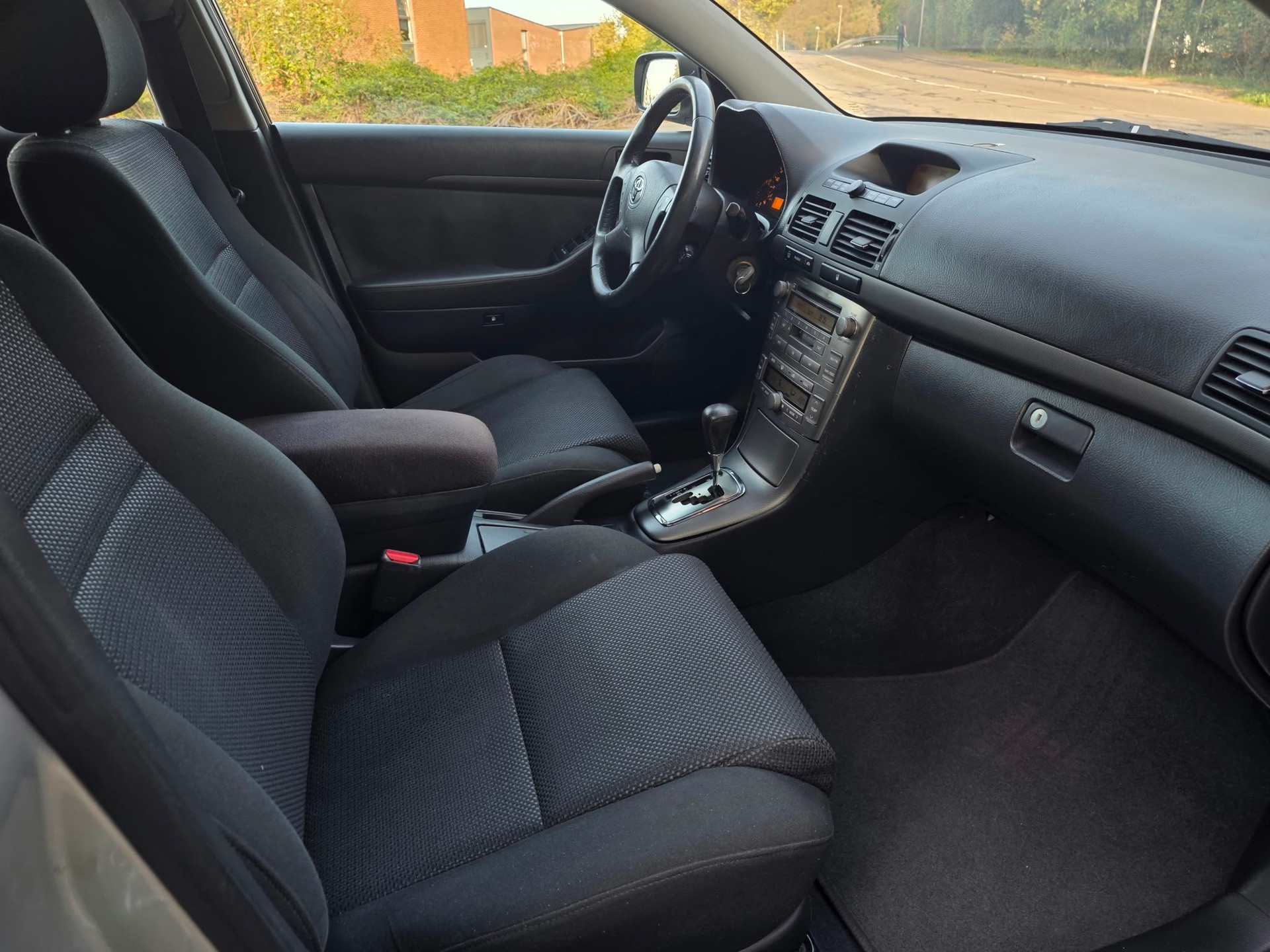 TOYOTA Avensis 2.0 VVT-i Sportswagon Automat-image-7