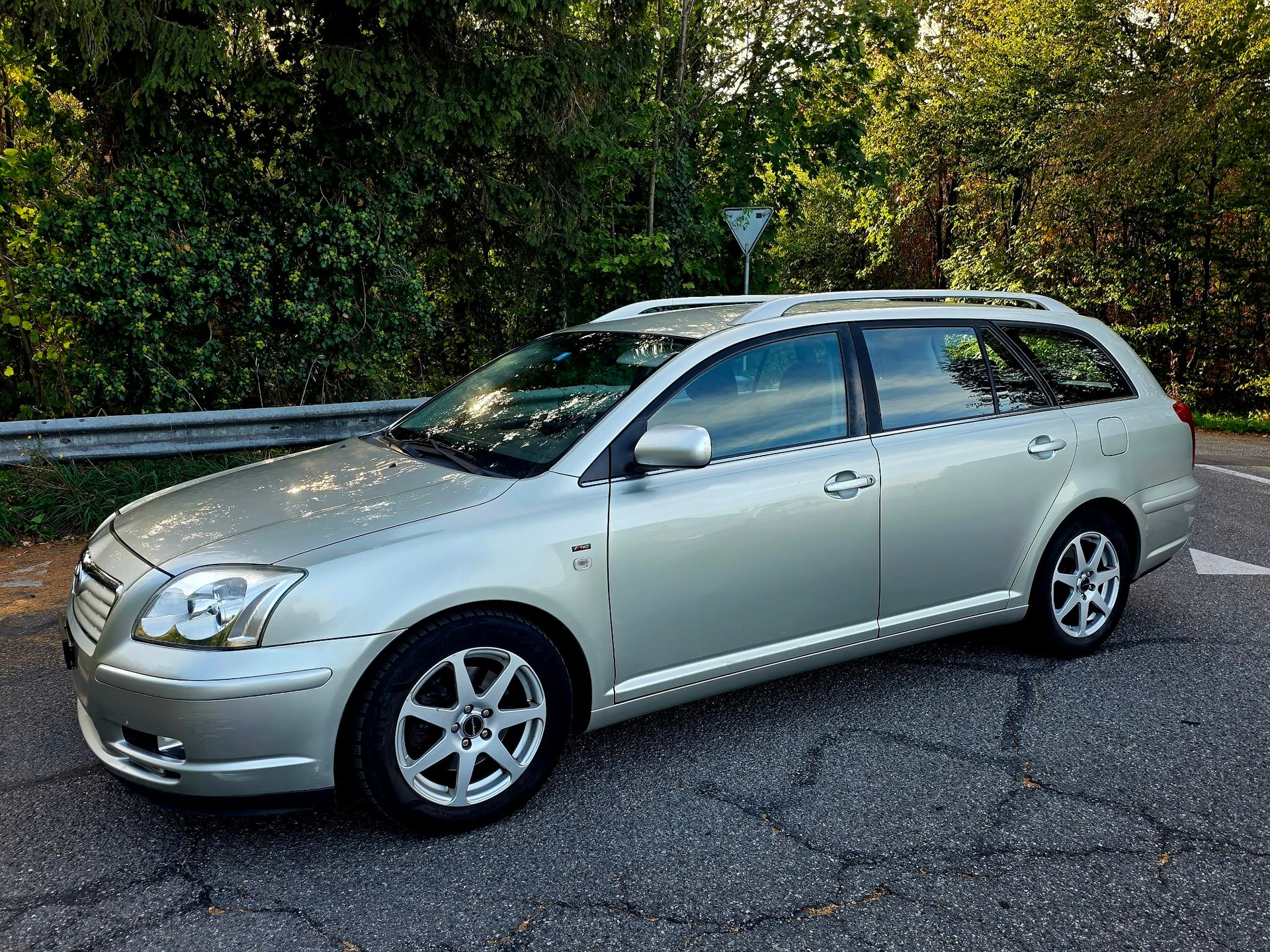 TOYOTA Avensis 2.0 VVT-i Sportswagon Automat-image-1