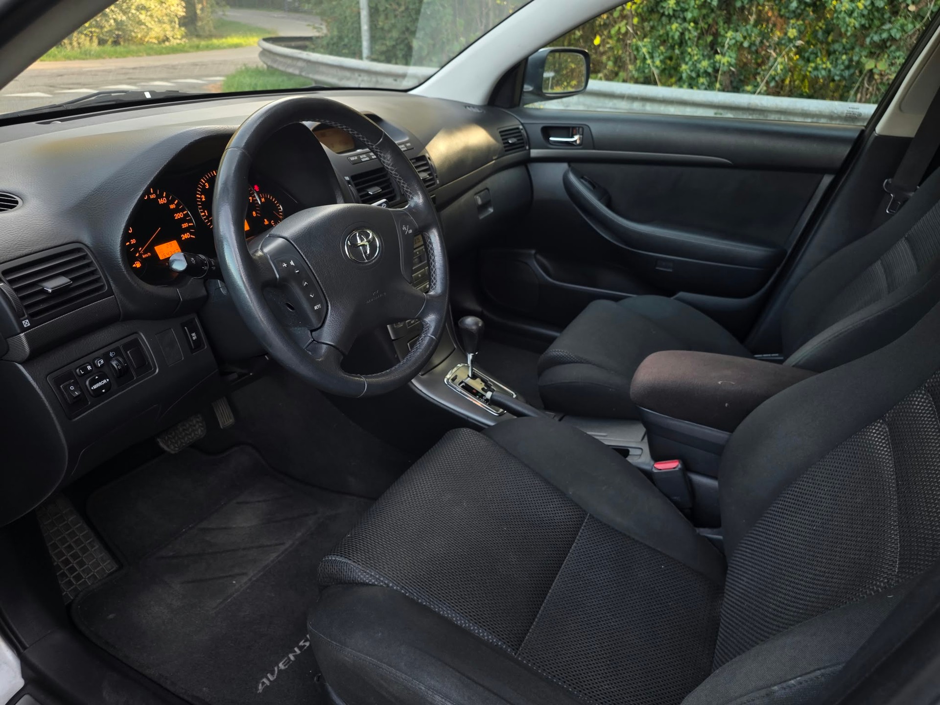 TOYOTA Avensis 2.0 VVT-i Sportswagon Automat-image-10