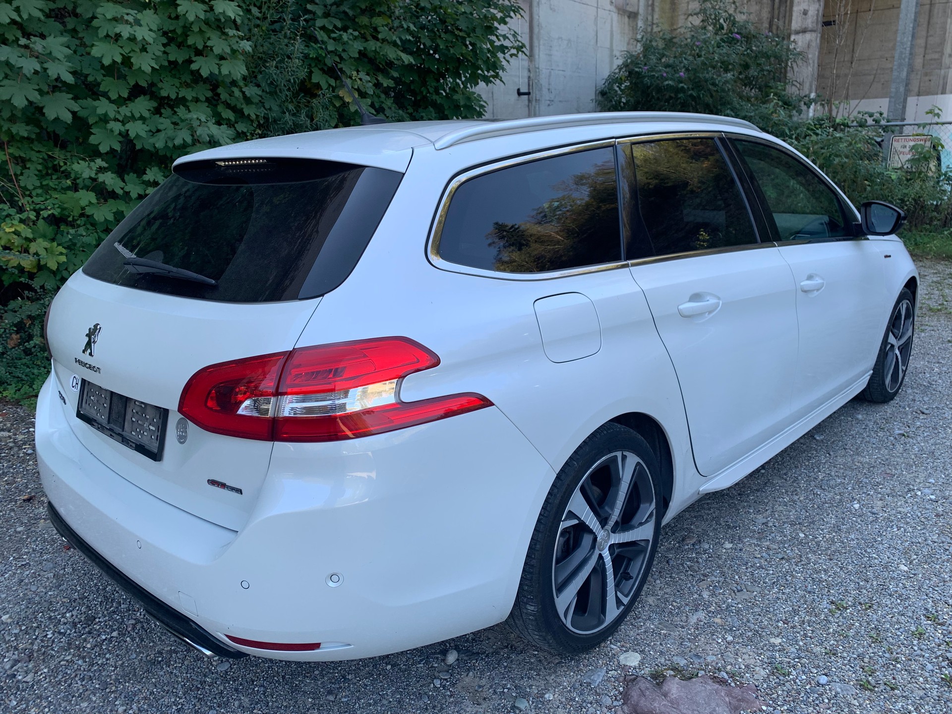 PEUGEOT 1.2 THP 131 ps GT-Line-image-3