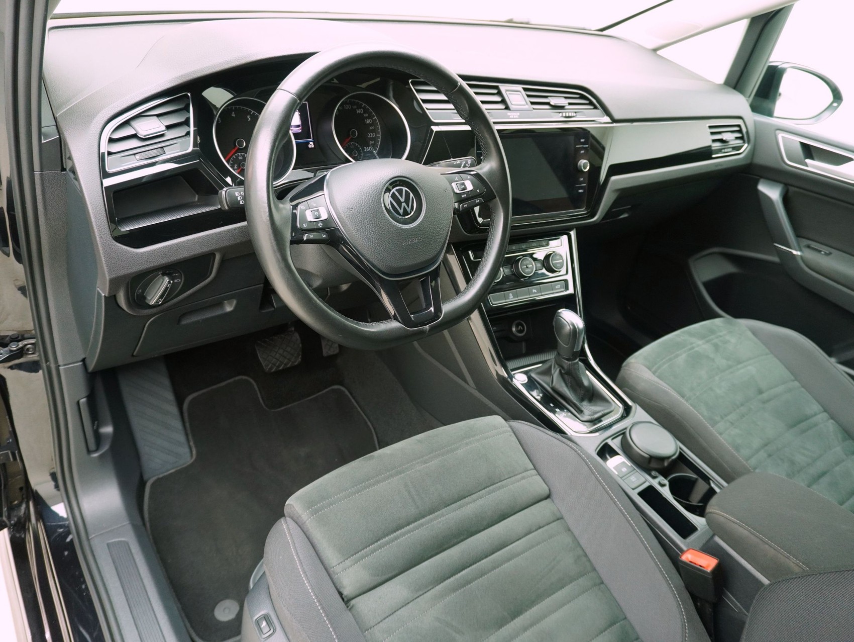 VW Touran 1.5 TSI DSG Highline-image-9