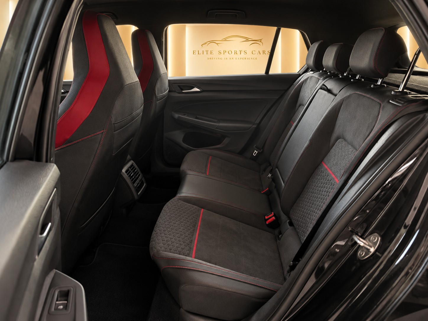 VW Golf 2.0 TSI GTI Clubsport DSG-image-7