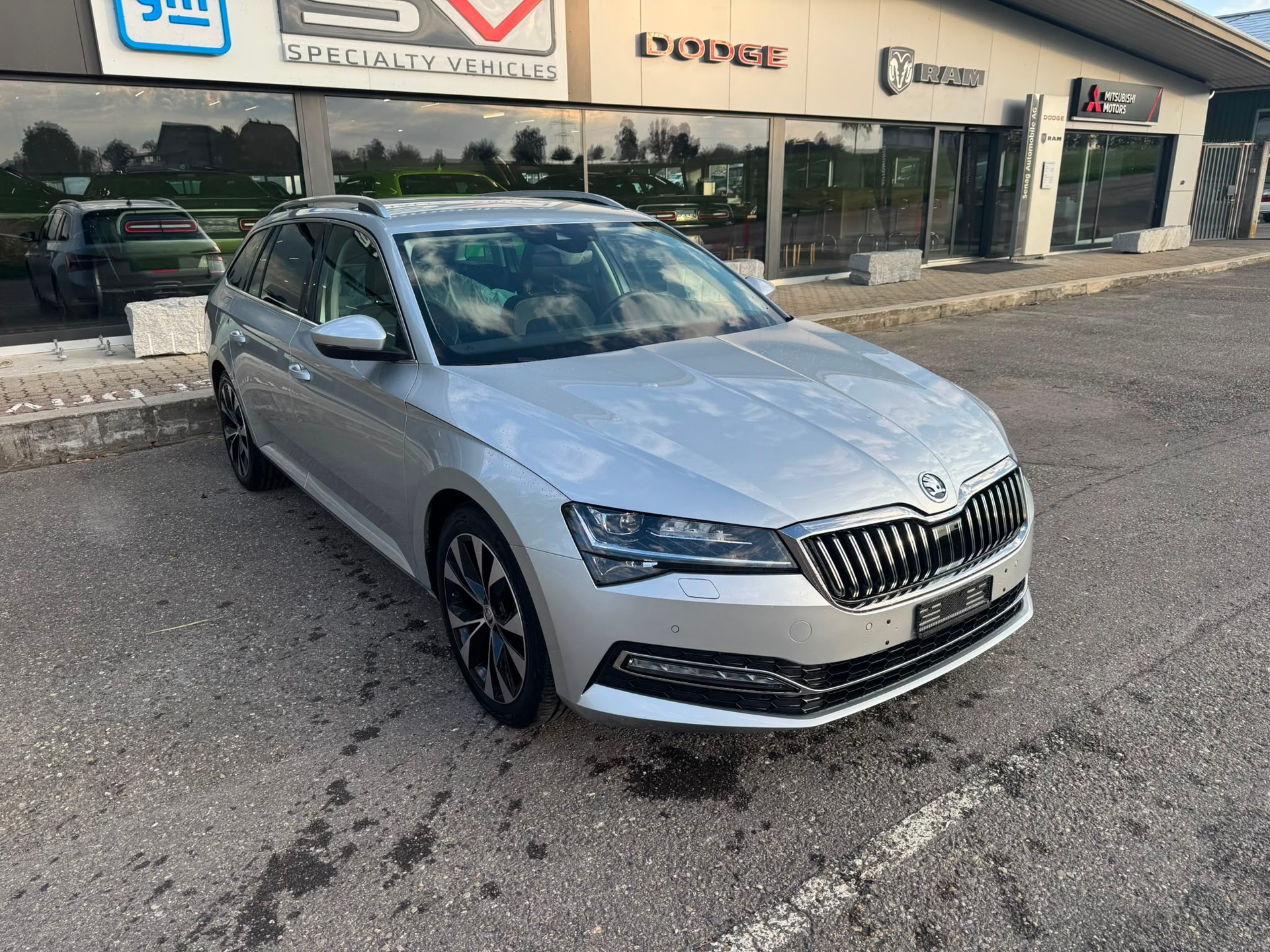 SKODA Superb Combi 2.0 TDi Style 4x4 DSG mit Anhängerkupplung-image-2