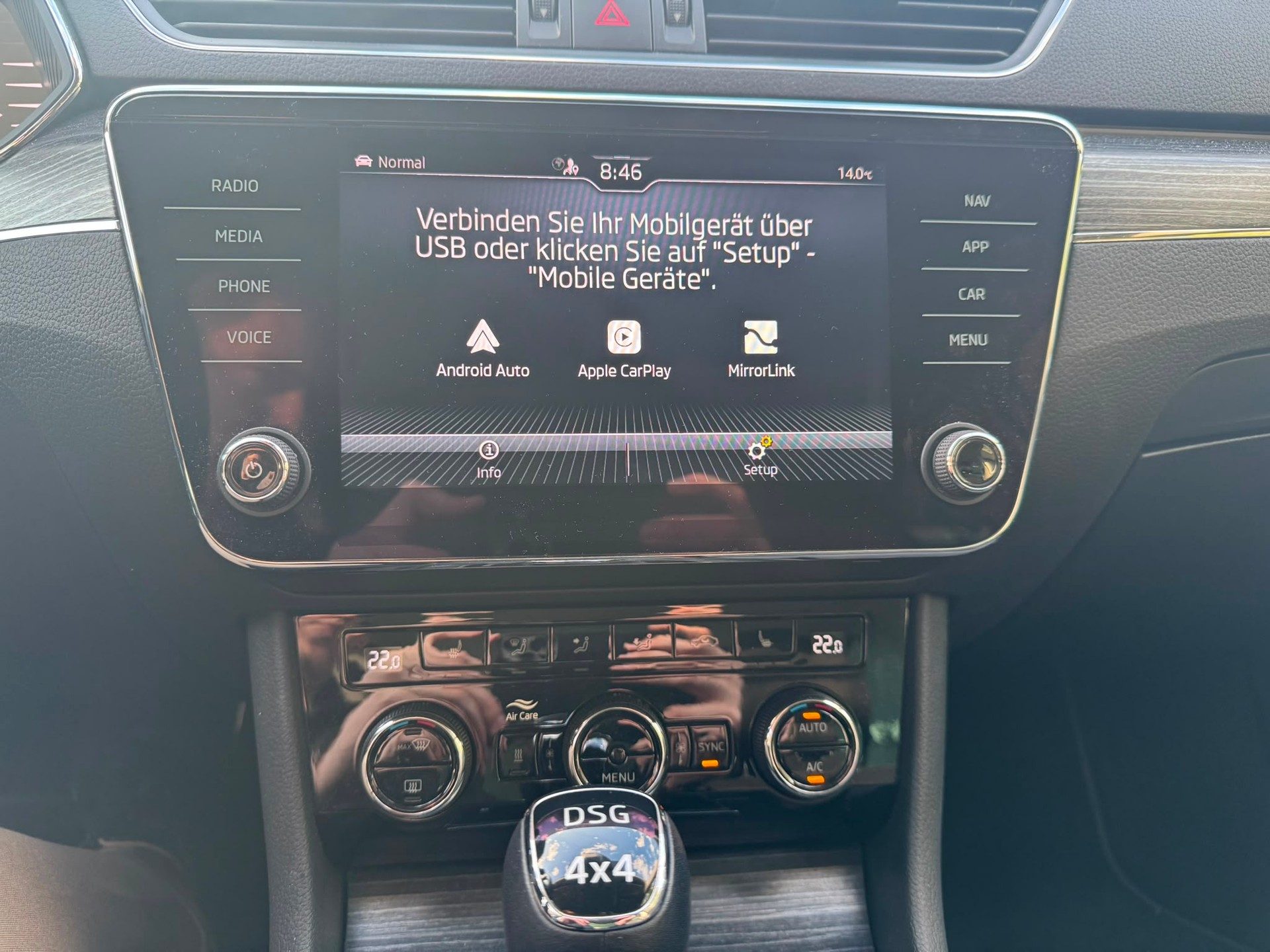 SKODA Superb Combi 2.0 TDi Style 4x4 DSG mit Anhängerkupplung-image-13