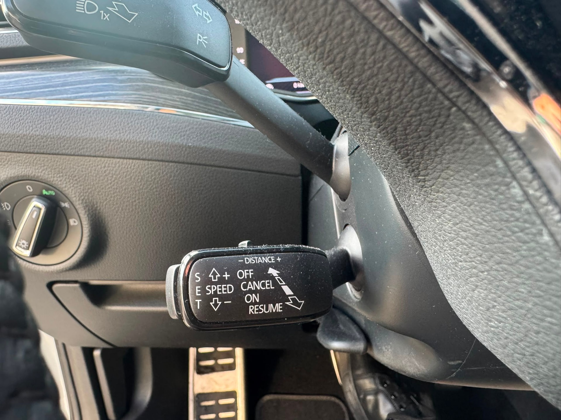 SKODA Superb Combi 2.0 TDi Style 4x4 DSG mit Anhängerkupplung-image-11
