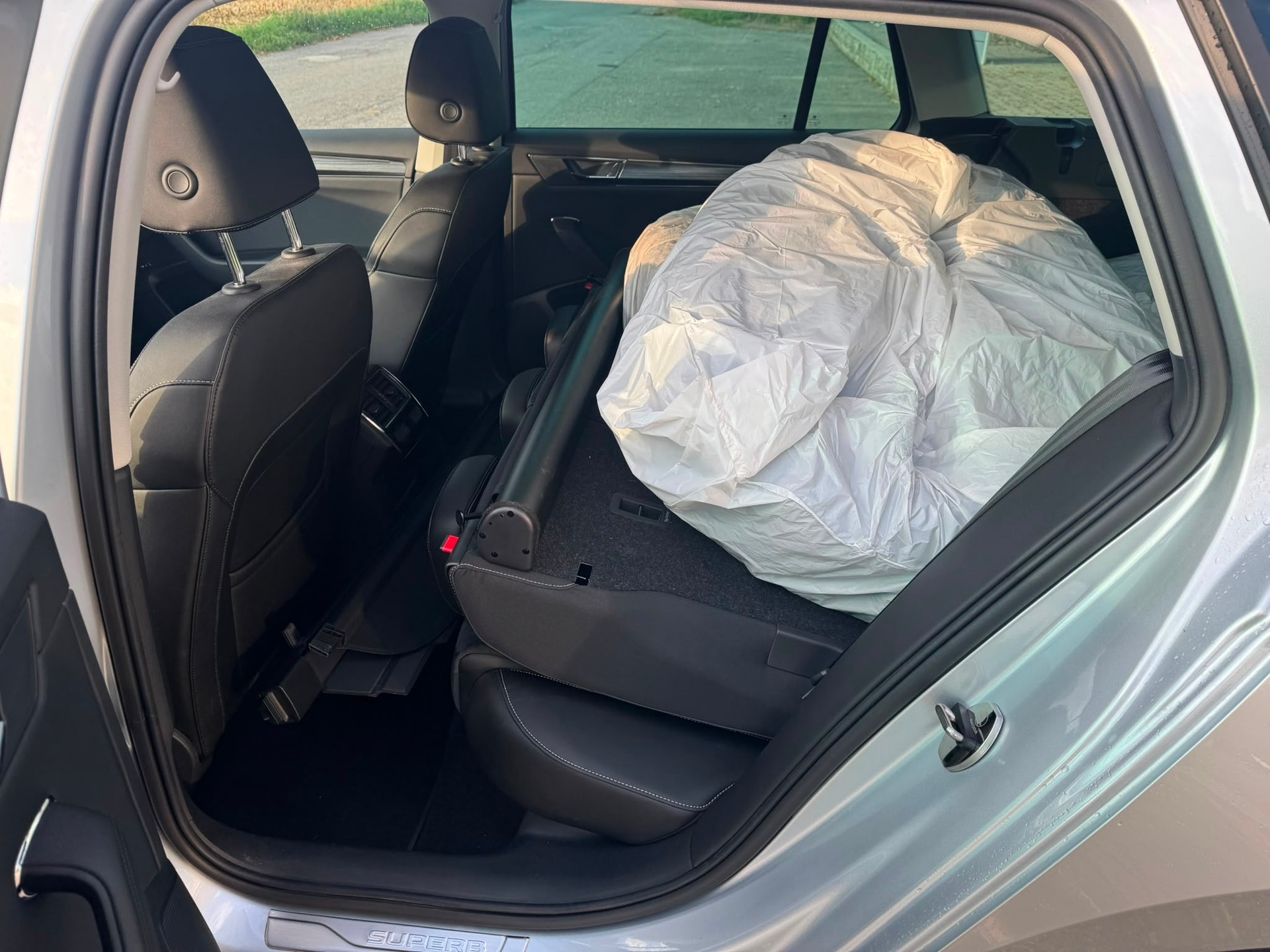 SKODA Superb Combi 2.0 TDi Style 4x4 DSG mit Anhängerkupplung-image-9