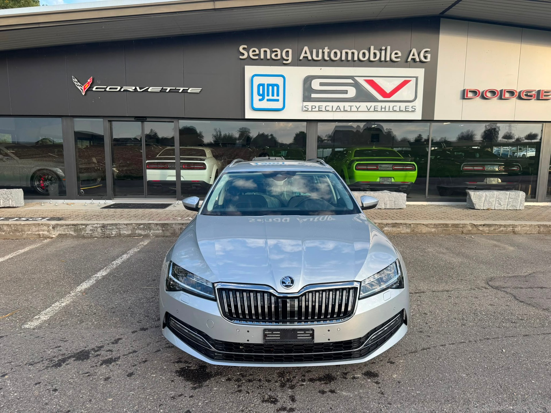 SKODA Superb Combi 2.0 TDi Style 4x4 DSG mit Anhängerkupplung-image-0