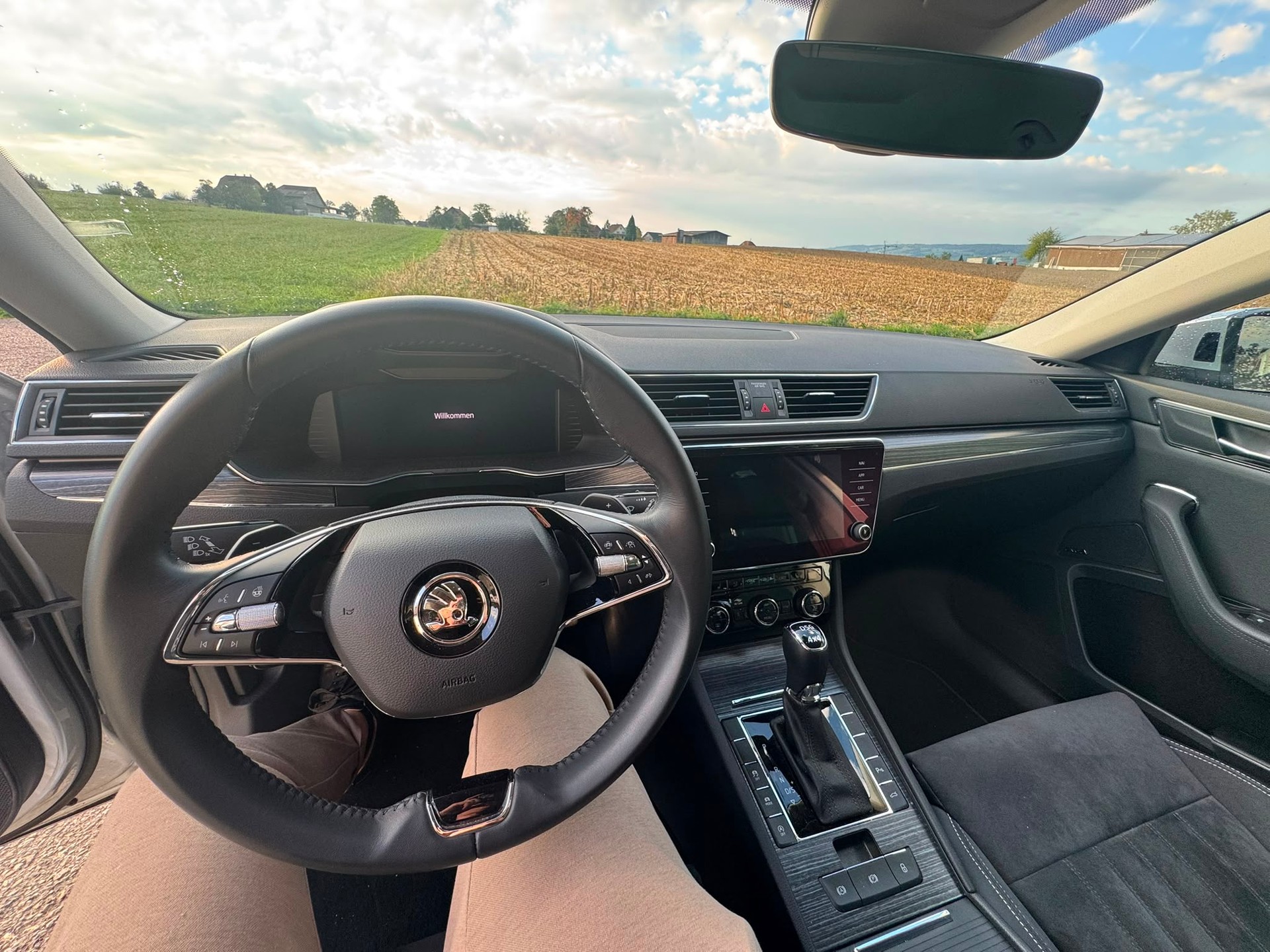 SKODA Superb Combi 2.0 TDi Style 4x4 DSG mit Anhängerkupplung-image-10