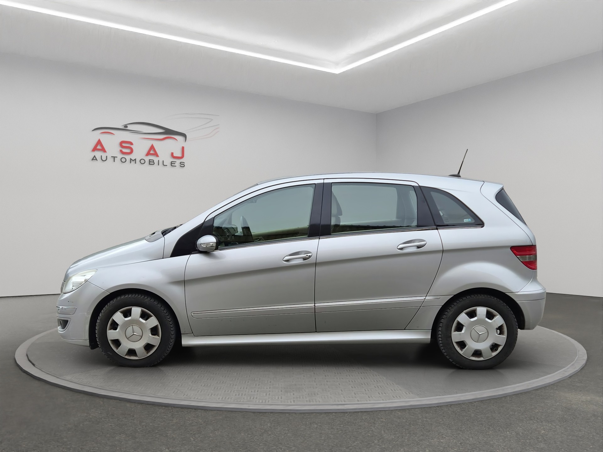 MERCEDES-BENZ B 200-image-3