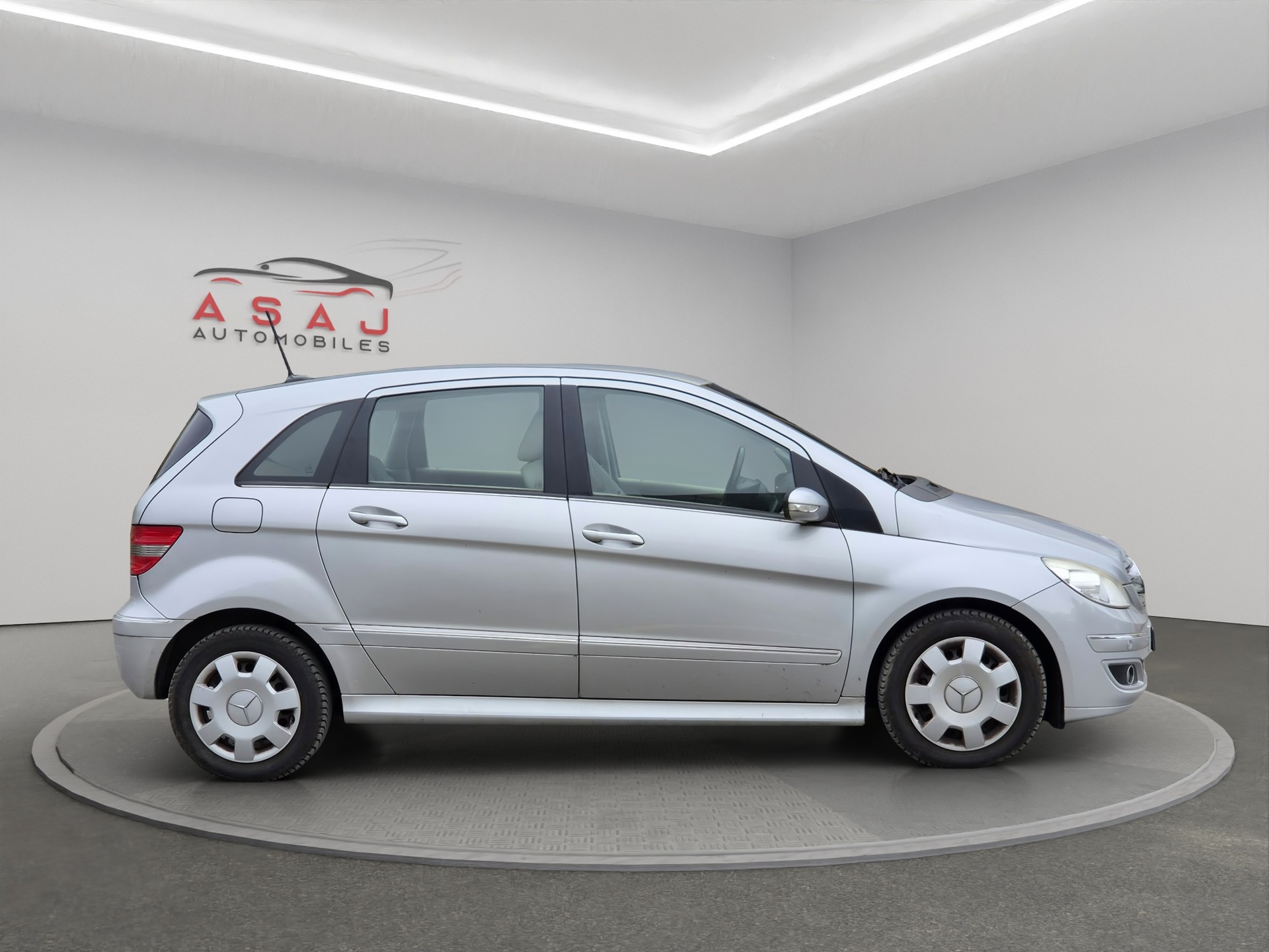 MERCEDES-BENZ B 200-image-7