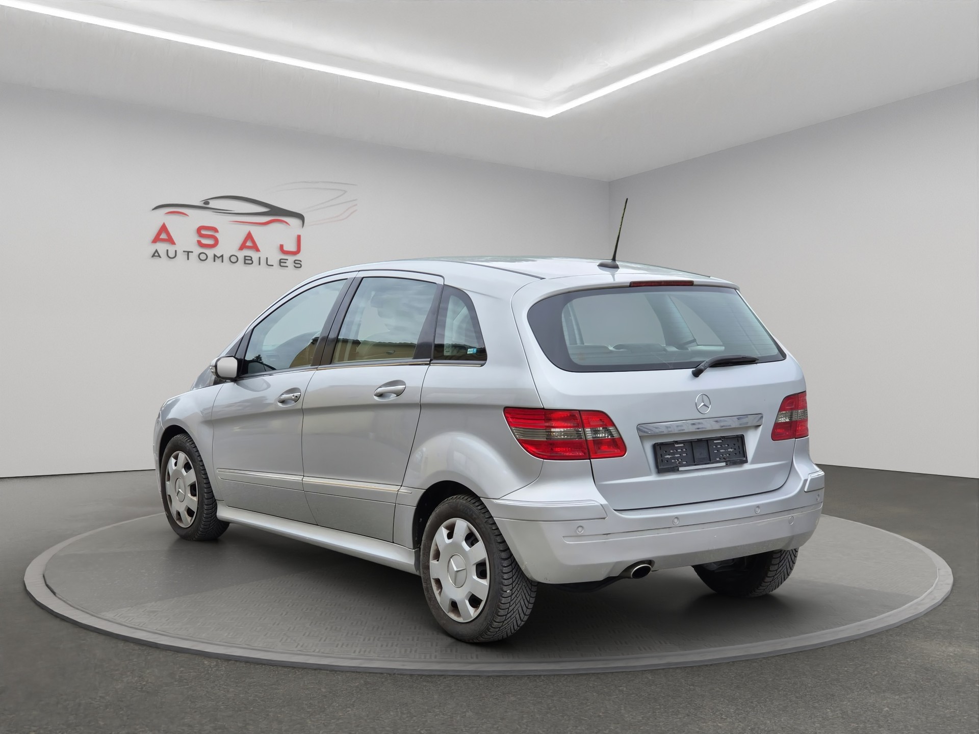 MERCEDES-BENZ B 200-image-4